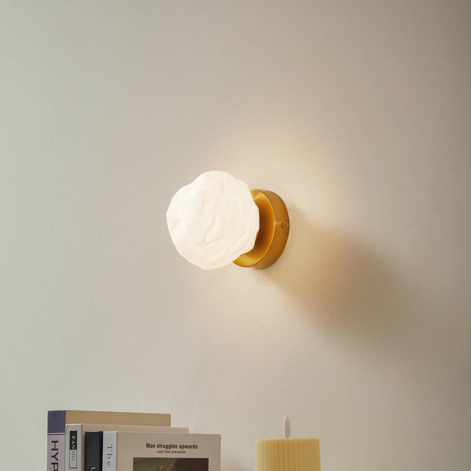 Lindby Wandleuchte Piatra, Glas Weiß IP20, 1 x 8 W LED