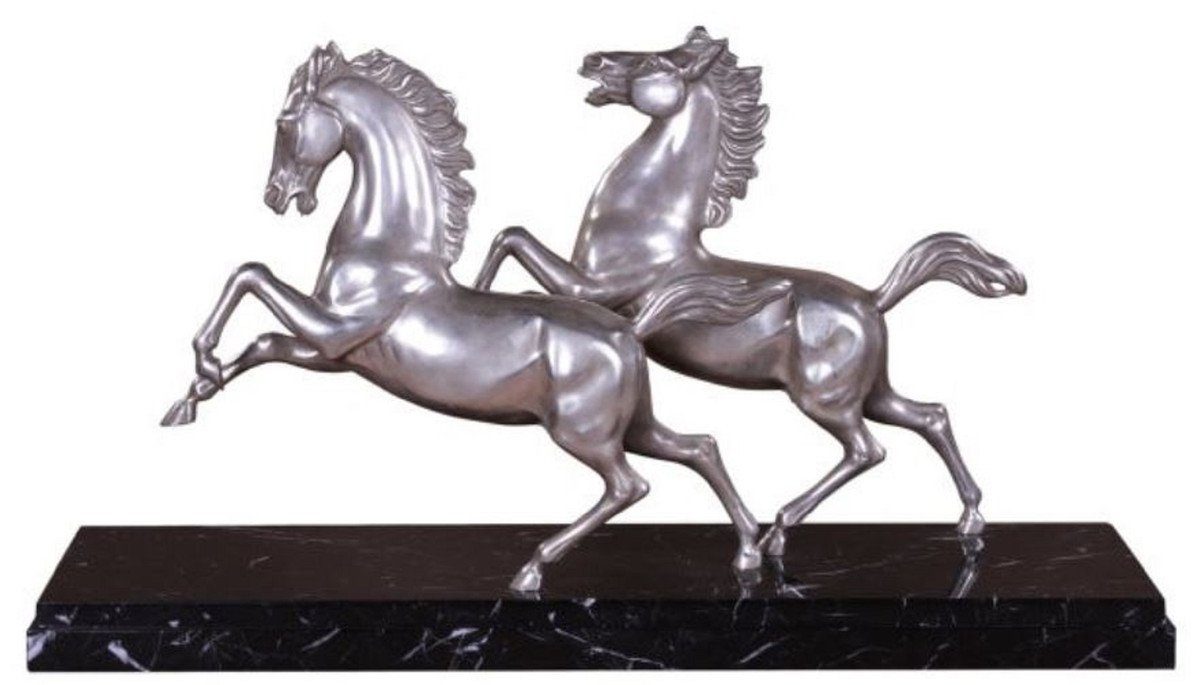 Casa Padrino Dekofigur Luxus Bronzefiguren mit Bronze Silber Schwarz Pferde Deko Elegante cm 43 25 - H. Skulpturen Marmorsockel 80 x x / Versilberte