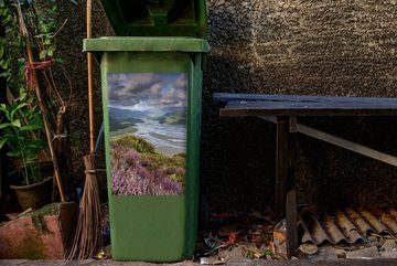 MuchoWow Wandsticker Wunderschöne Blumen und ein einzigartiger Himmel in Snowdonia (1 St), Mülleimer-aufkleber, Mülltonne, Sticker, Container, Abfalbehälter