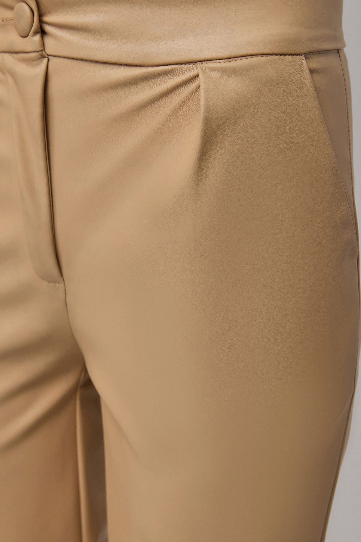 No Matter What Bequeme Jeans Hose in Lederoptik mit Kordelzugbund – Bild 5 von 5