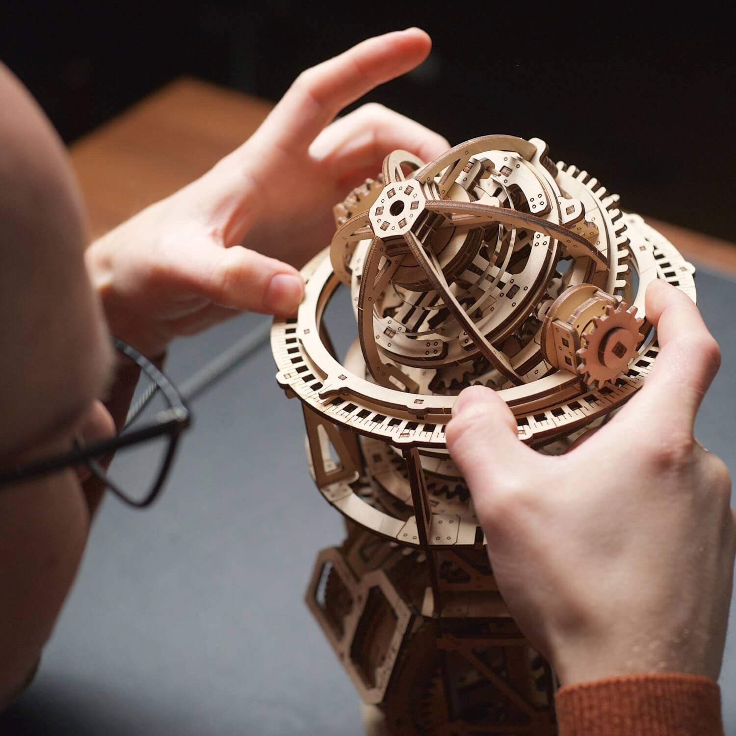 UGEARS Modellbausatz Ugears Tourbilllon-Tischuhr Sternengucker Mechanisches günstig online kaufen