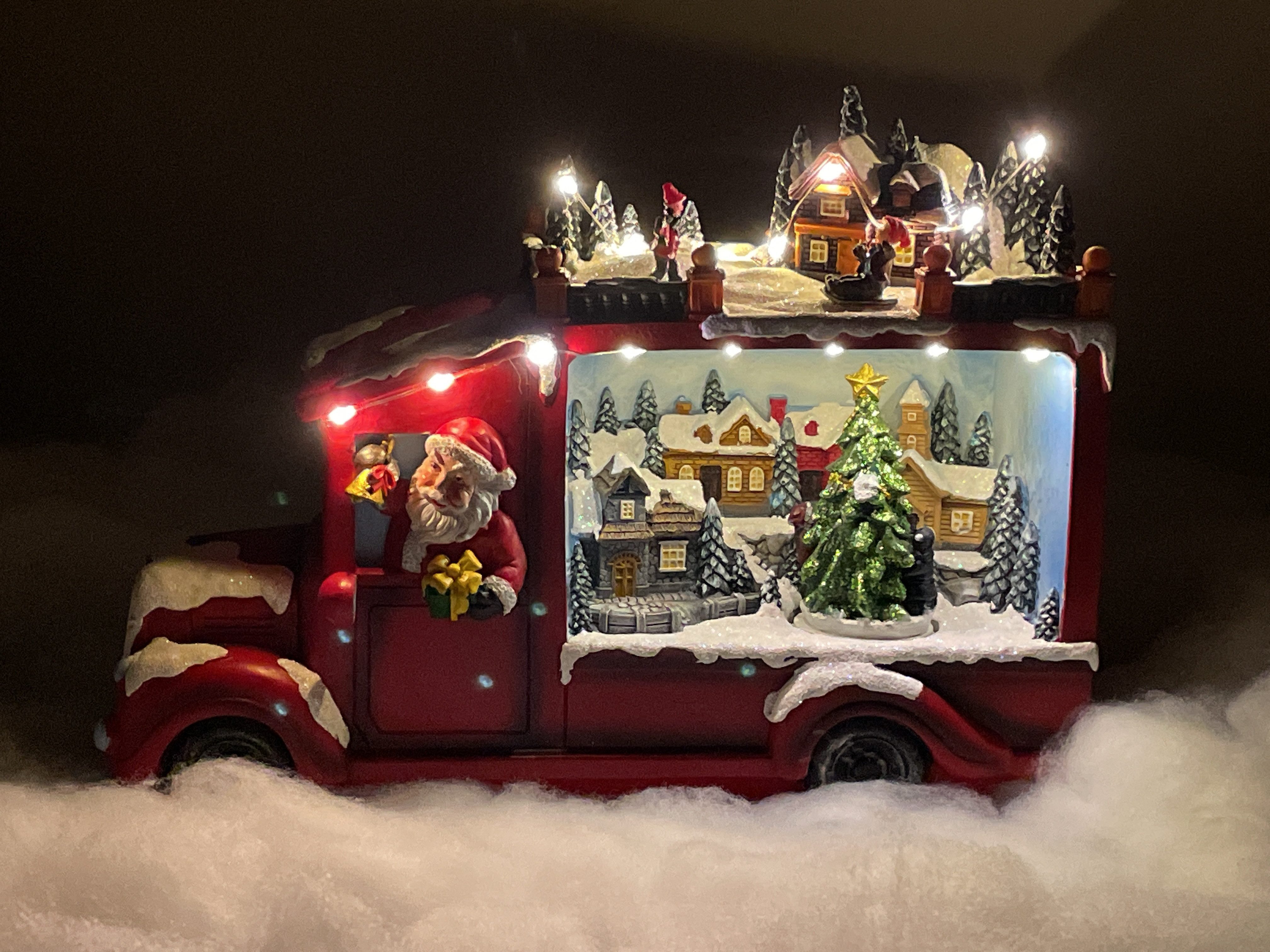 e4fun Dekofigur Weihnachtsdorf: Weihnachtsmann im LKW günstig online kaufen