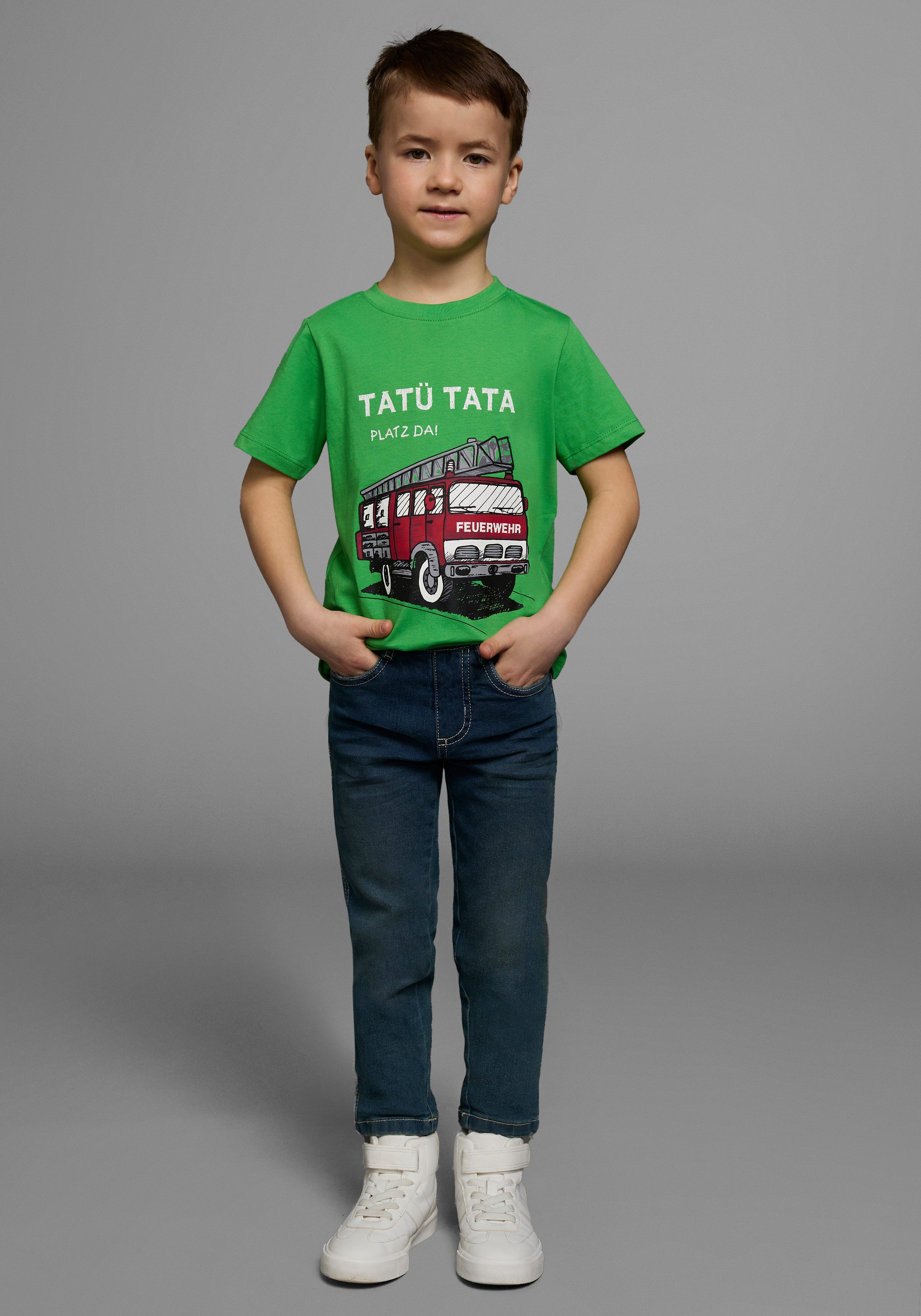 KIDSWORLD T-Shirt Feuerwehr-Druck: PLATZ DA Kurzarm, basic geschnitten, mit coolen Statements – Bild 4 von 5
