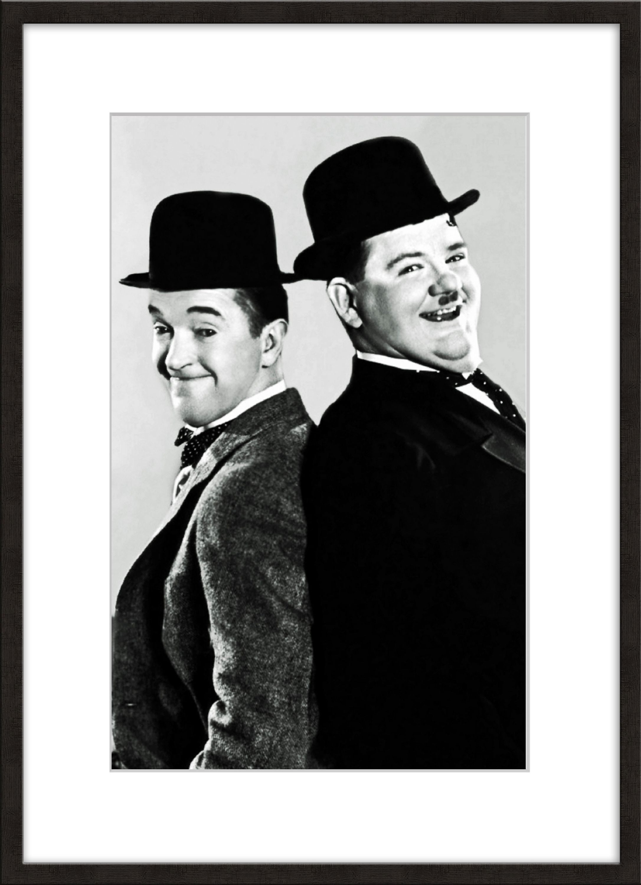 artissimo Bild mit Rahmen Gerahmtes Poster 50x70 cm / Wandbild Schwarz-Weiß / Vintage Deko, Hollywood-Stars: Laurel & Hardy in Schwarz-Weiß
