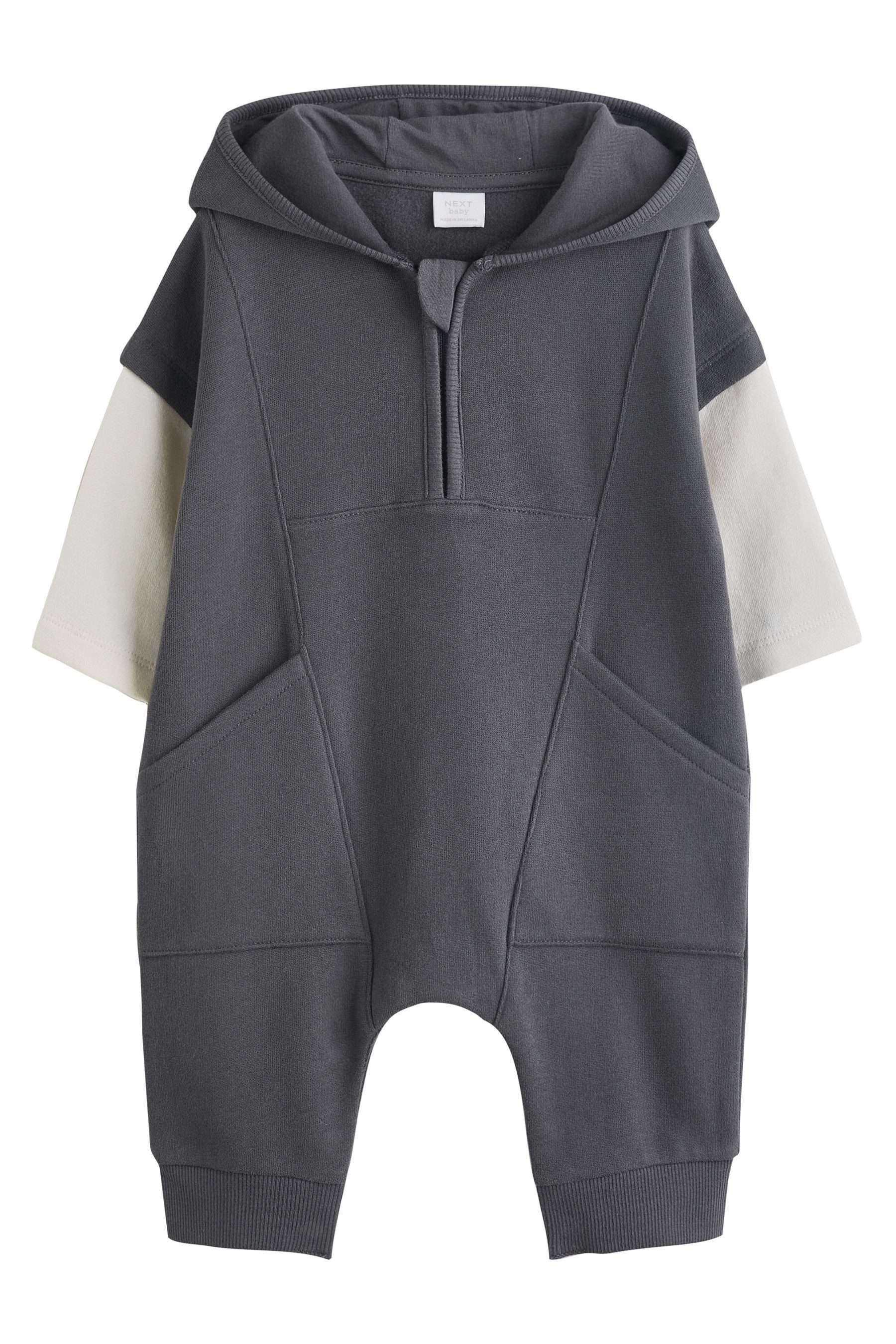 Next Strampler Babystrampler aus Sweatstoff mit Kapuze (1-tlg)