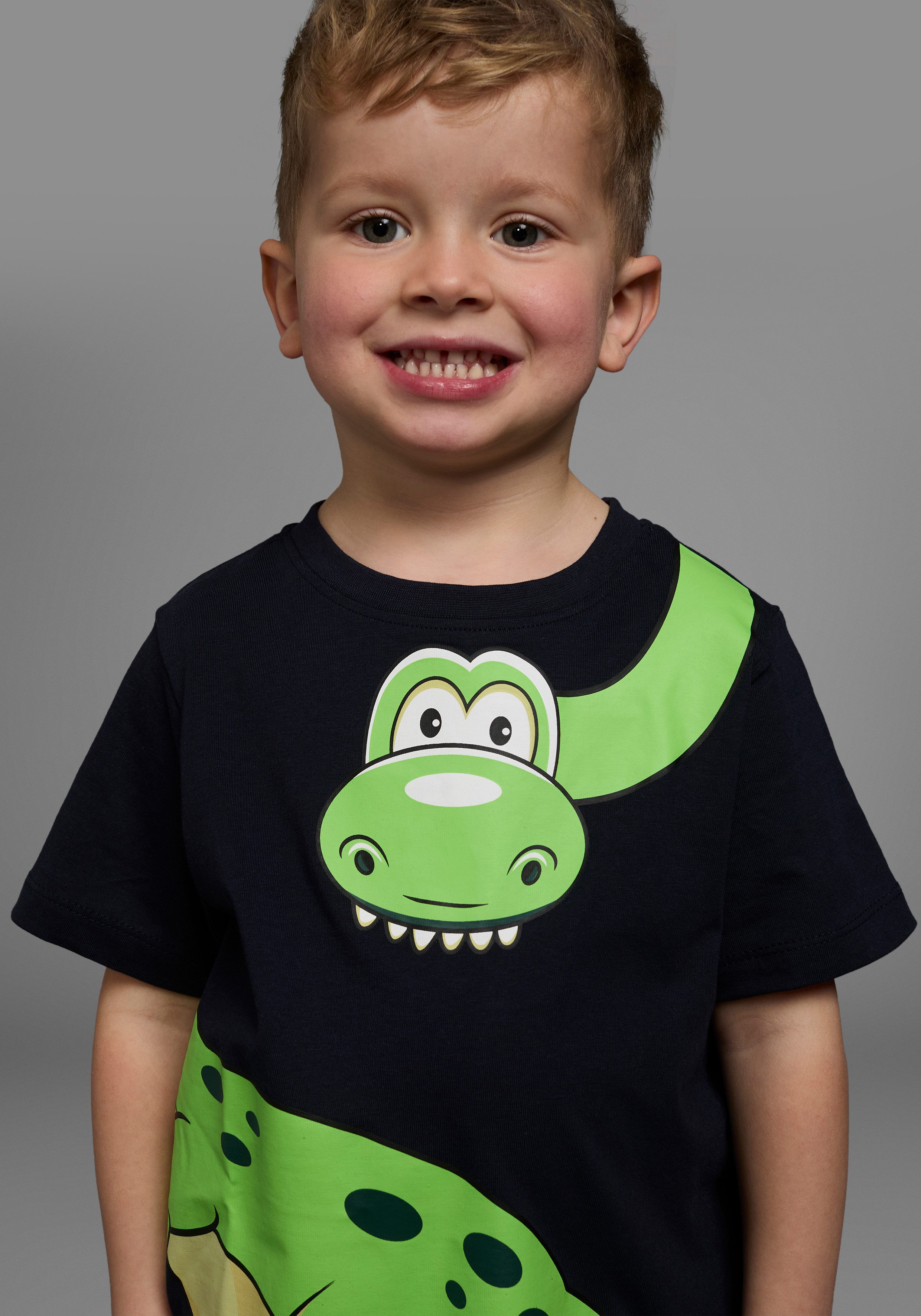 KIDSWORLD T-Shirt Mit großem Druck: GREEN DINO Kurzarm, Basic-Passform, bedruckt, Rundhalsausschnitt
