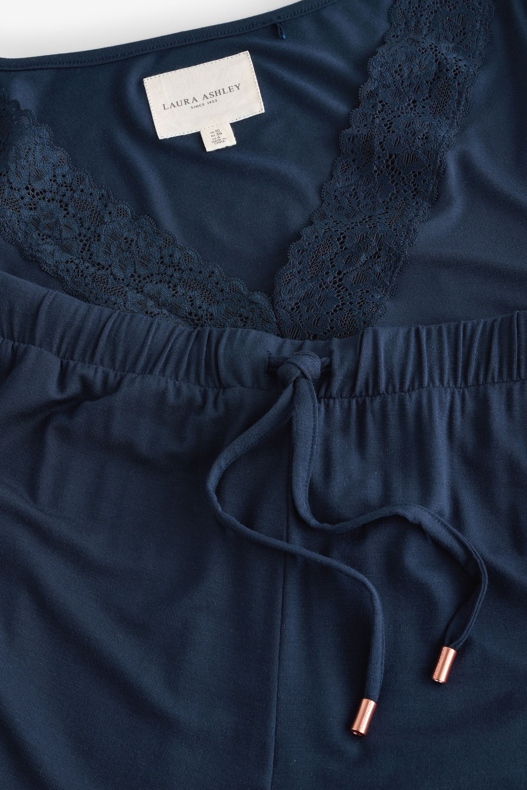 LAURA ASHLEY Pyjama Laura Ashley Schlafanzug aus Modal mit Spitze (2 tlg) – Bild 5 von 5