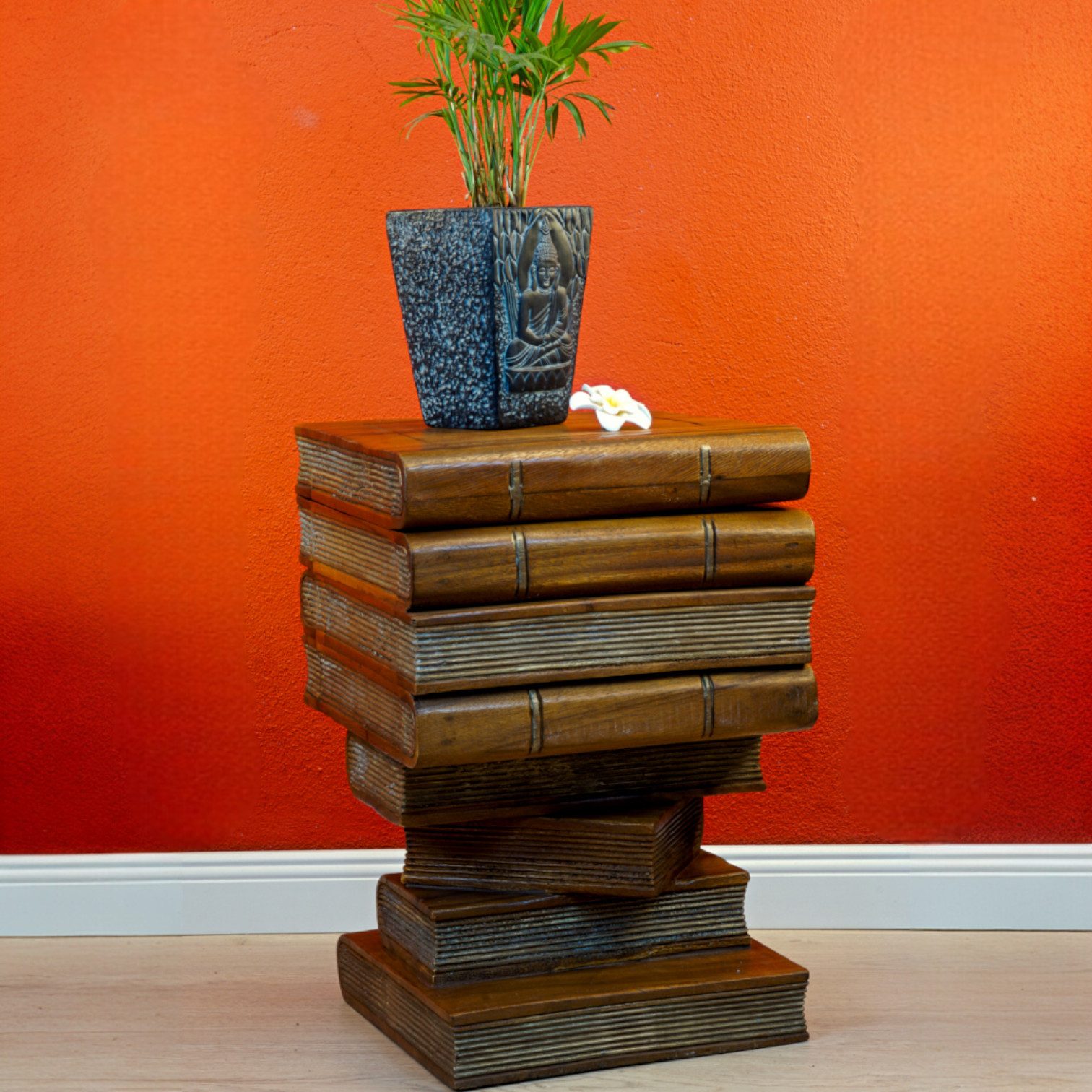 Kinaree Beistelltisch Suar Holz Beistelltisch Bücherstapel, Verstecktes Fach: Oberstes Buch lässt sich aufklappen.