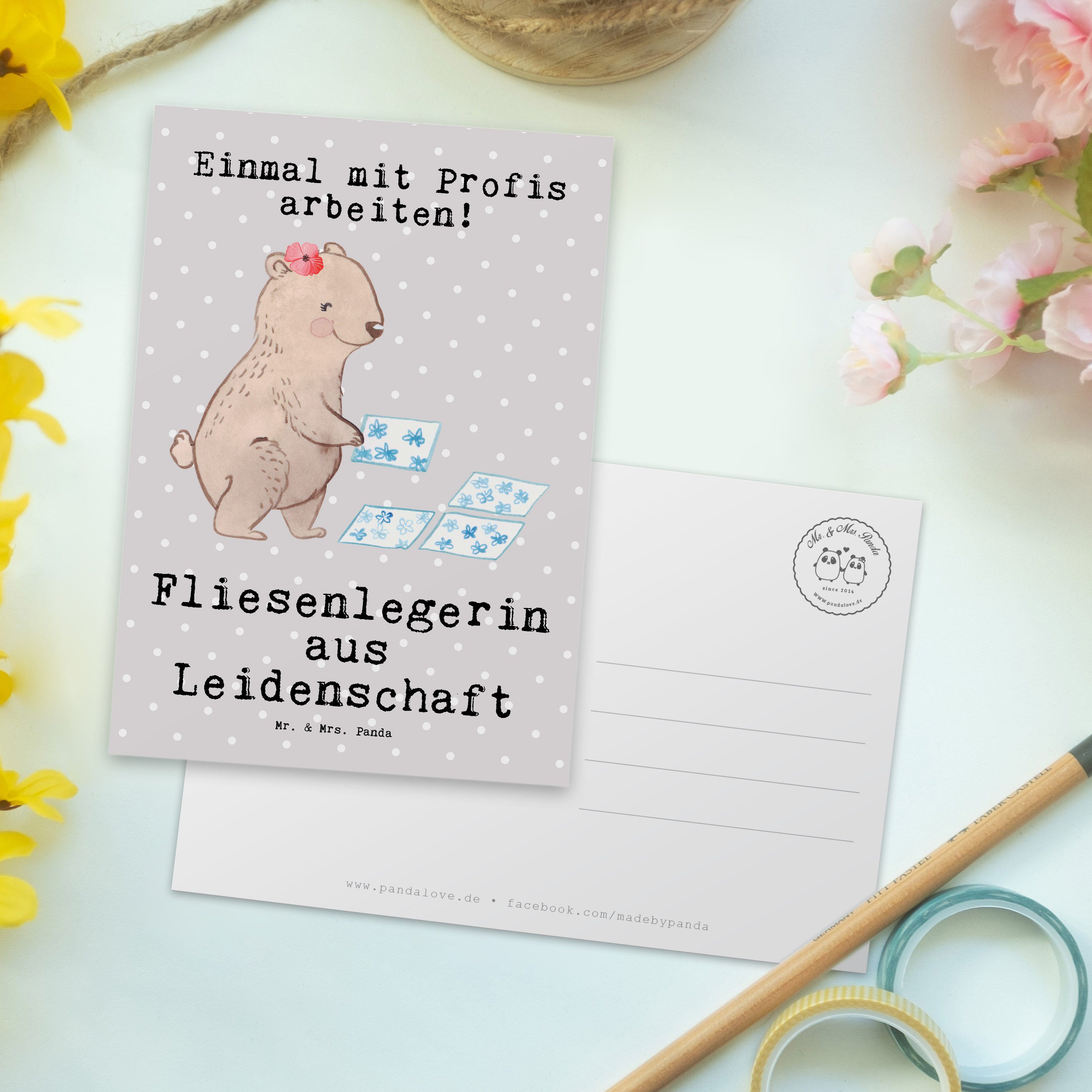 Mr. & Mrs. Panda Postkarte Fliesenlegerin aus Leidenschaft - Grau Pastell - Geschenk, Karte, Dan