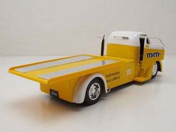 JADA Modellauto Ford COE Flatbed 1947 gelb M&Ms mit Figur Modellauto 1:24 Jada Toys, Maßstab 1:24