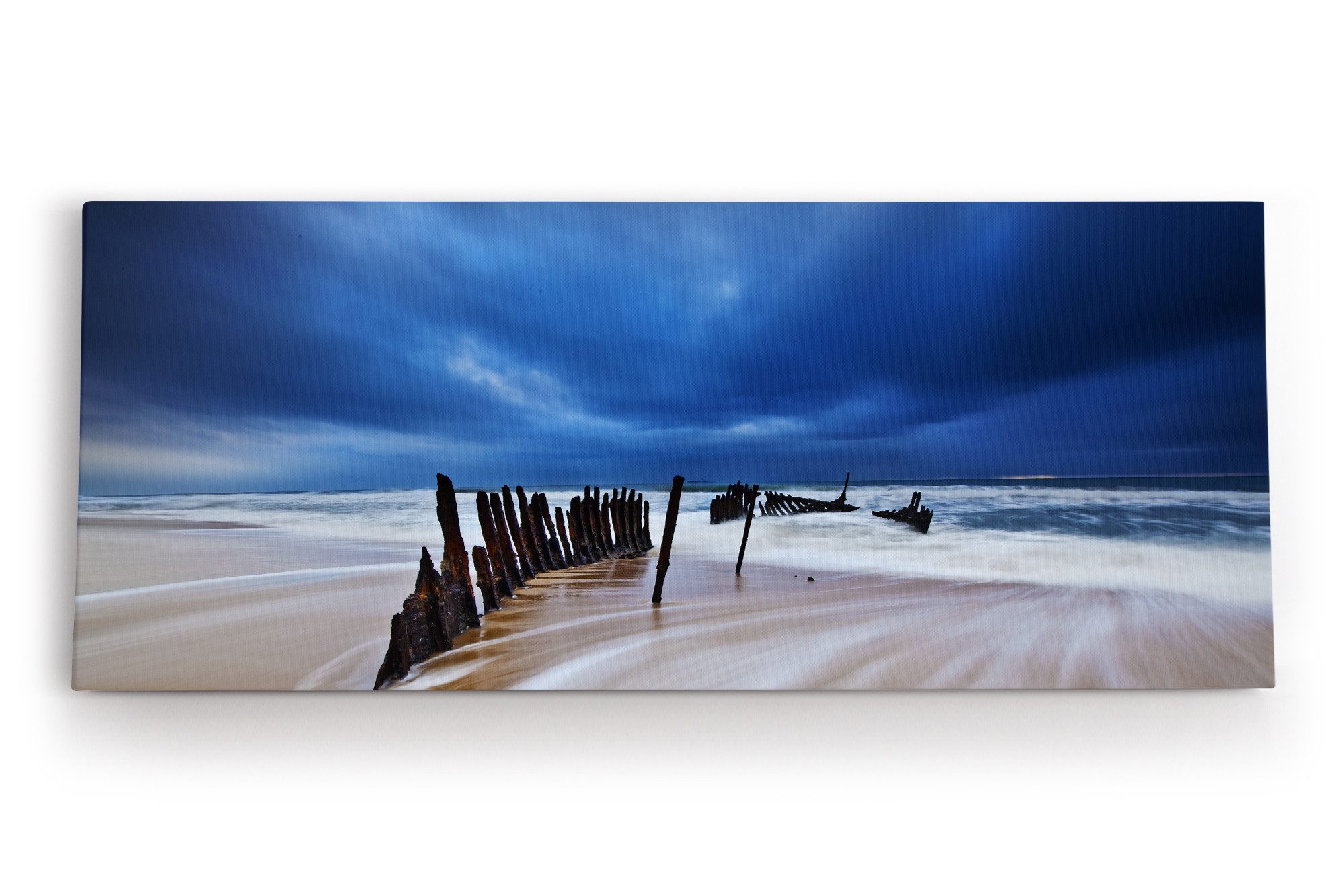Leinwandbild Strand Meer Horizont Schiffswrack Gewitterwolken