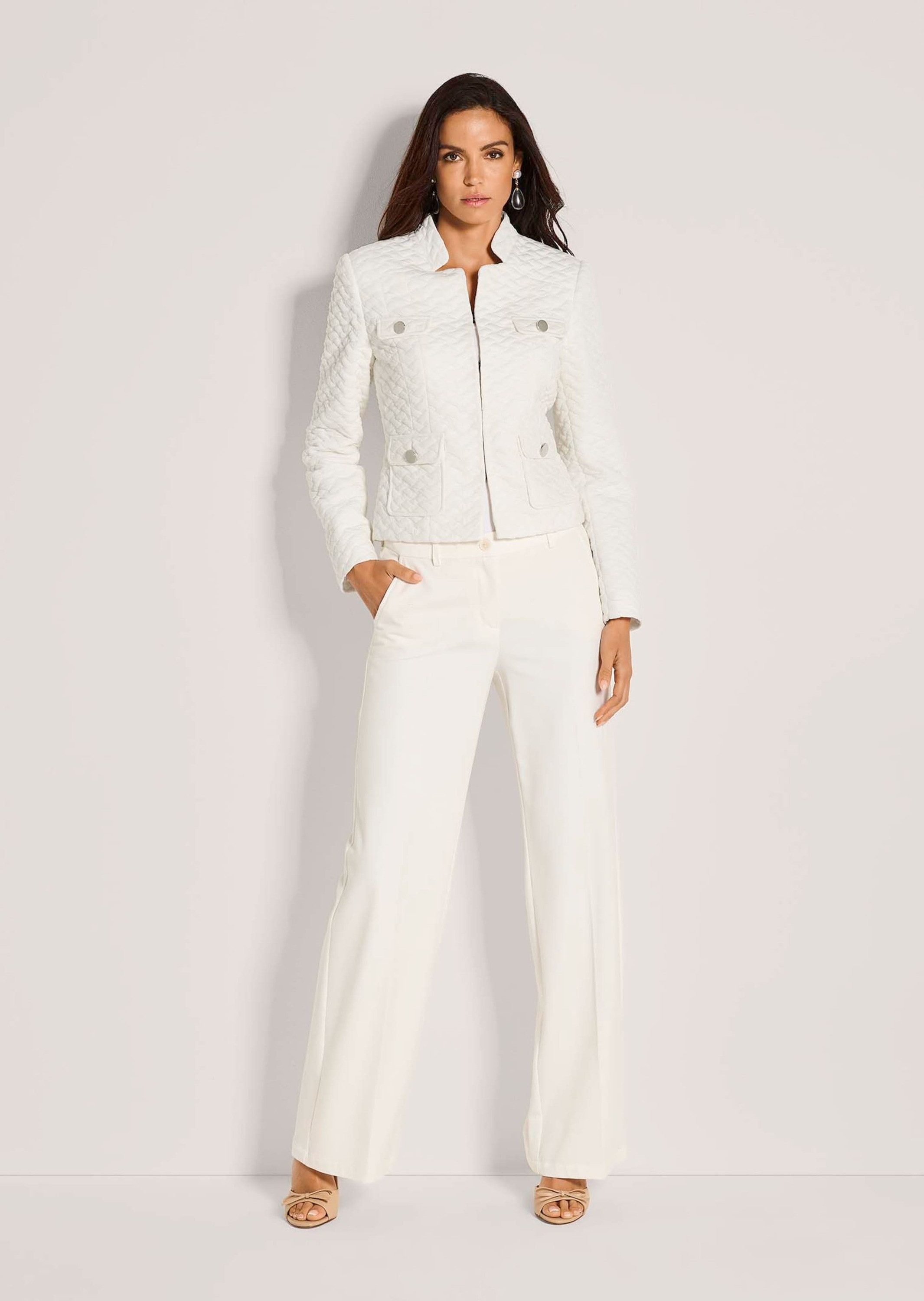 MADELEINE Kurzblazer Jerseyblazer mit Steppstruktur Taillierter Jacquardblazer mit Reverskragen, Taschen und Langarm