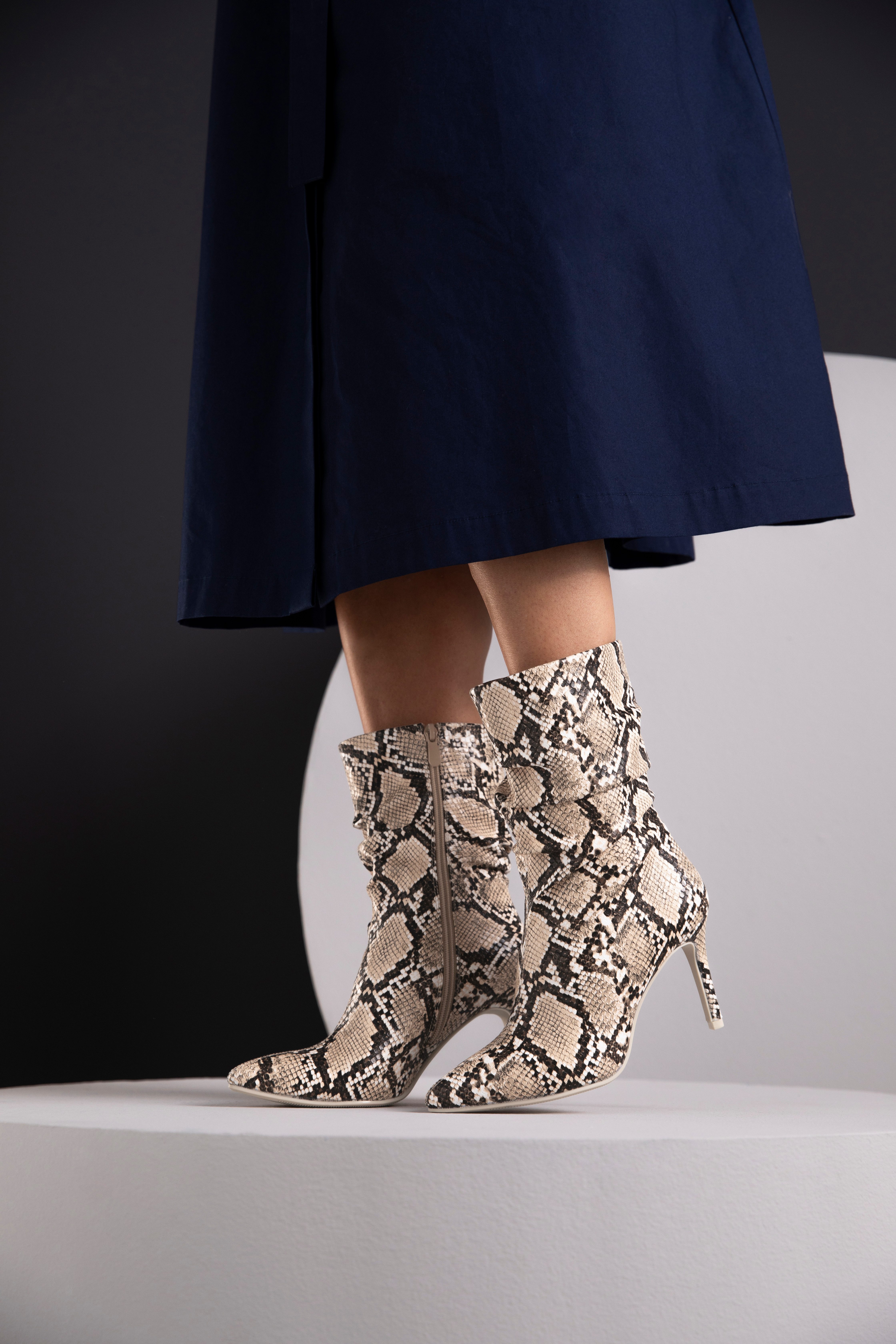 Aniston SHOES Stiefelette mit Raffungen am slouchy Schaft - NEUE KOLLEKTION günstig online kaufen