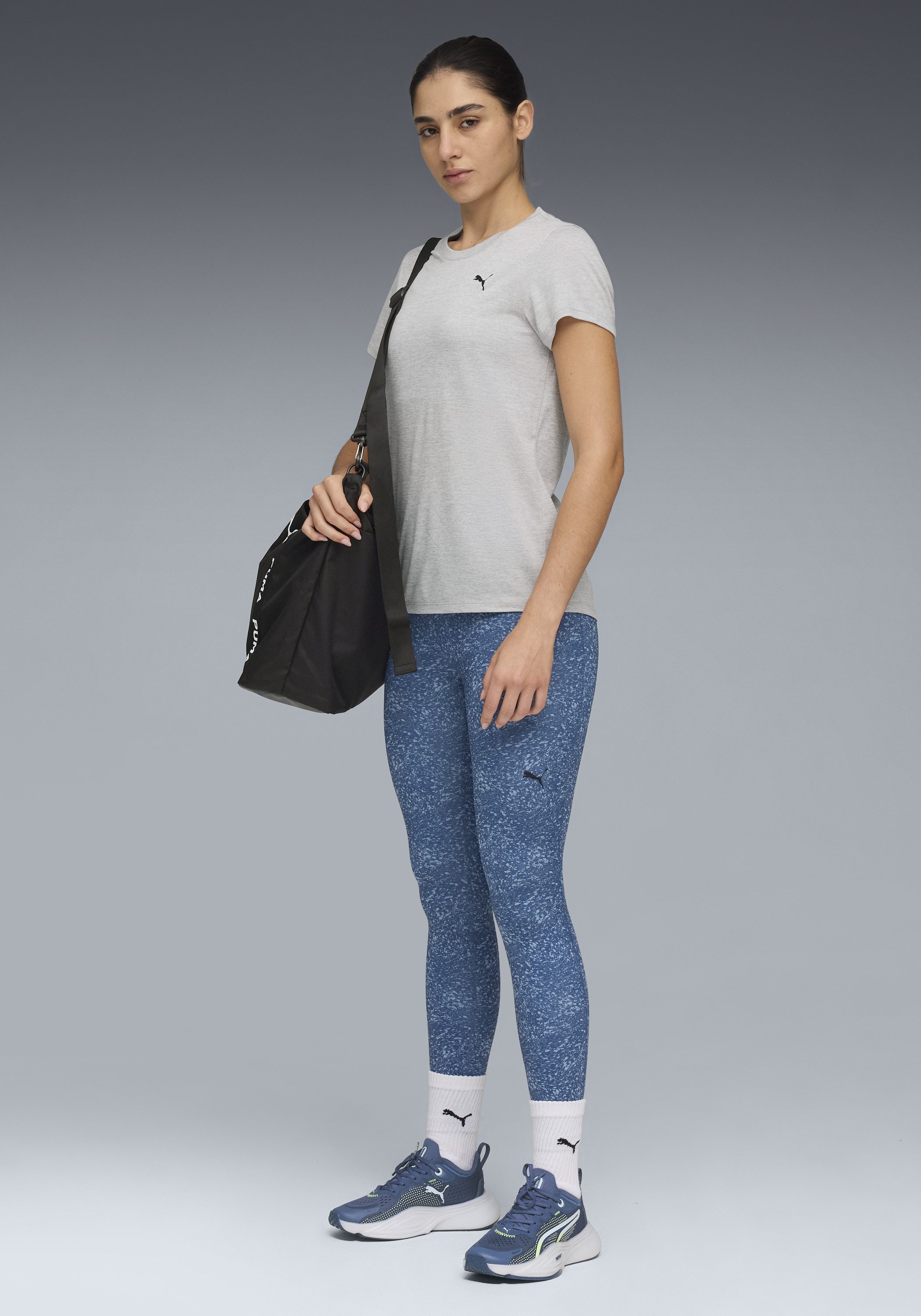 PUMA Trainingsshirt W TAD ESSENTIAL HEATHER TEE gerade Passform, Kurzarm, mit Seitenschlitzen, atmungsaktiv