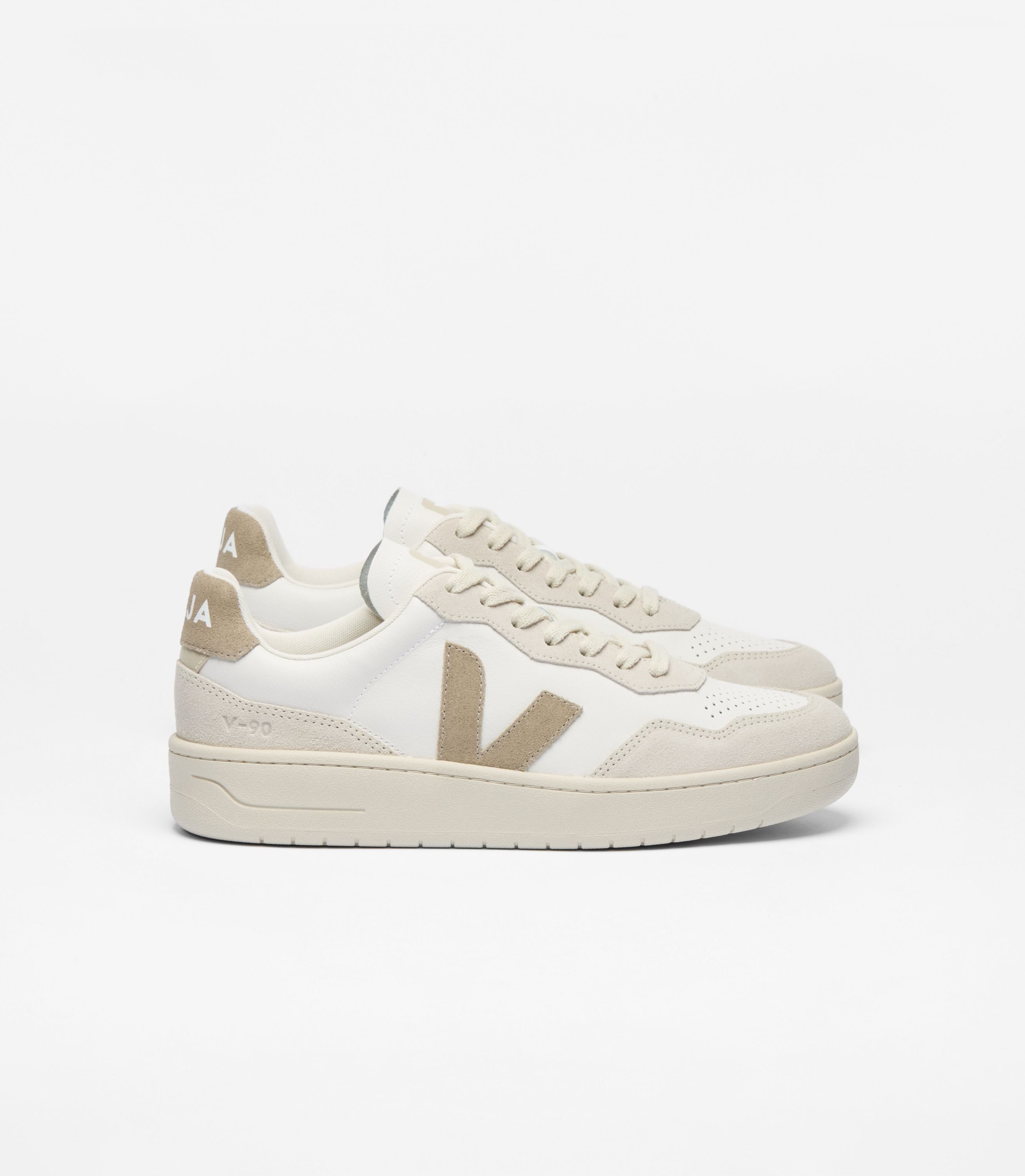 VEJA V90 Sneaker