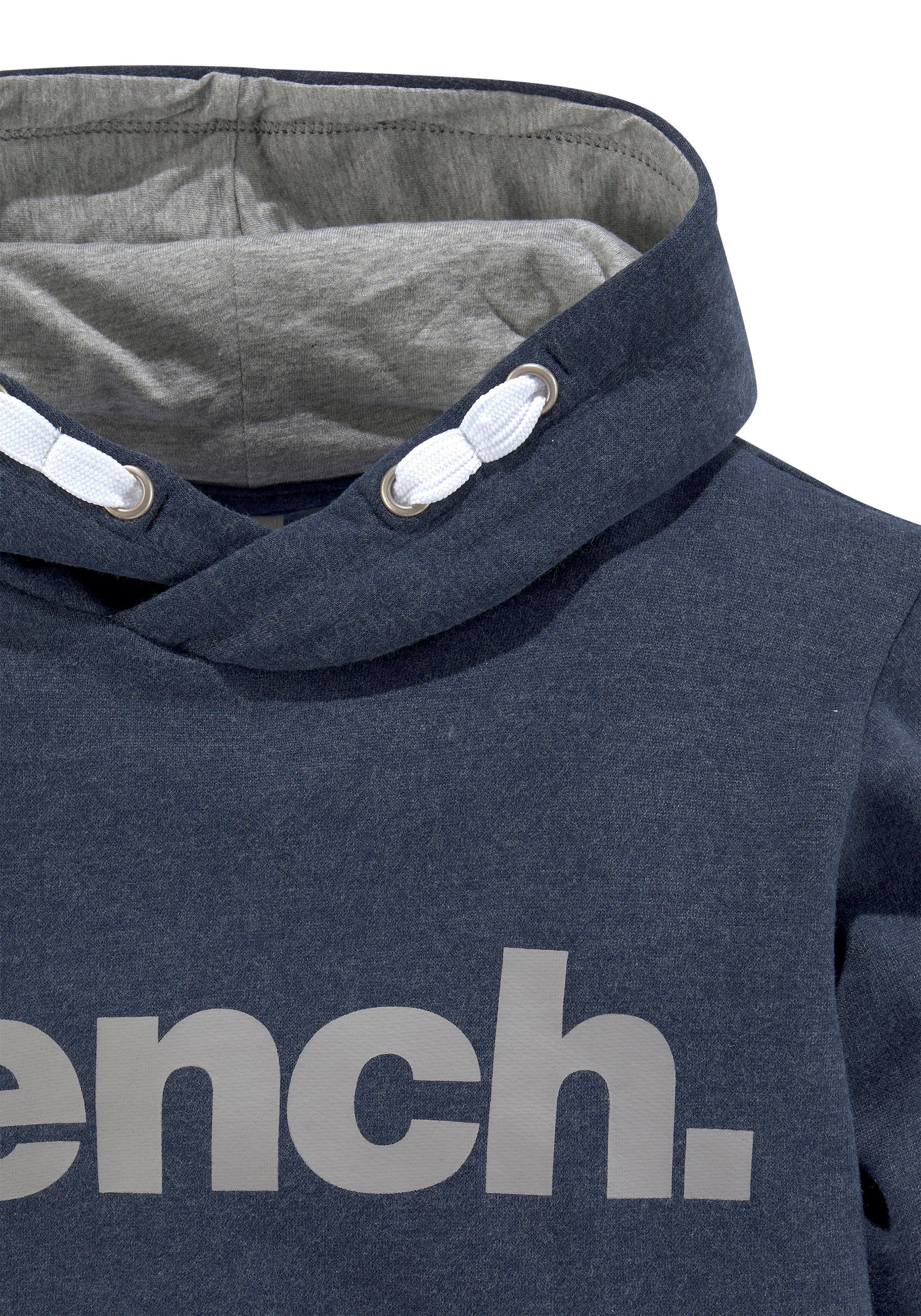 Bench. Kapuzensweatshirt vorn Basic mit großem Logo-Druck
