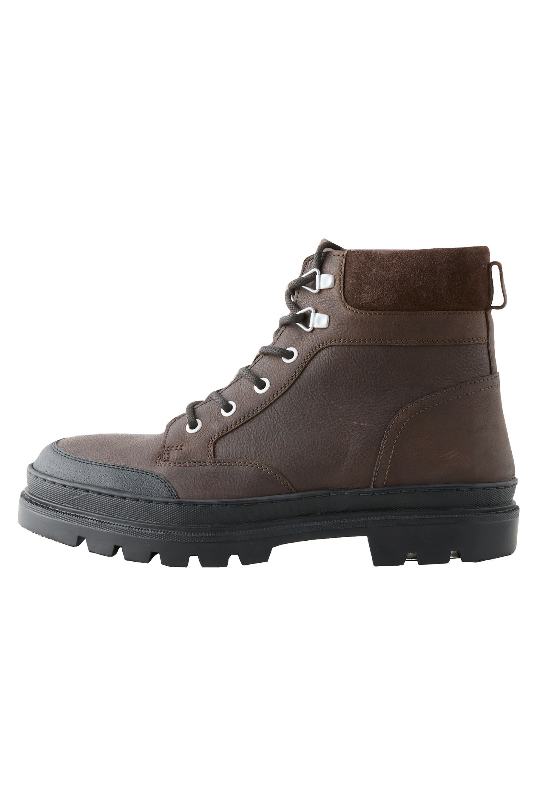 Hoher Lederstiefel mit Profilsohle Stiefel
