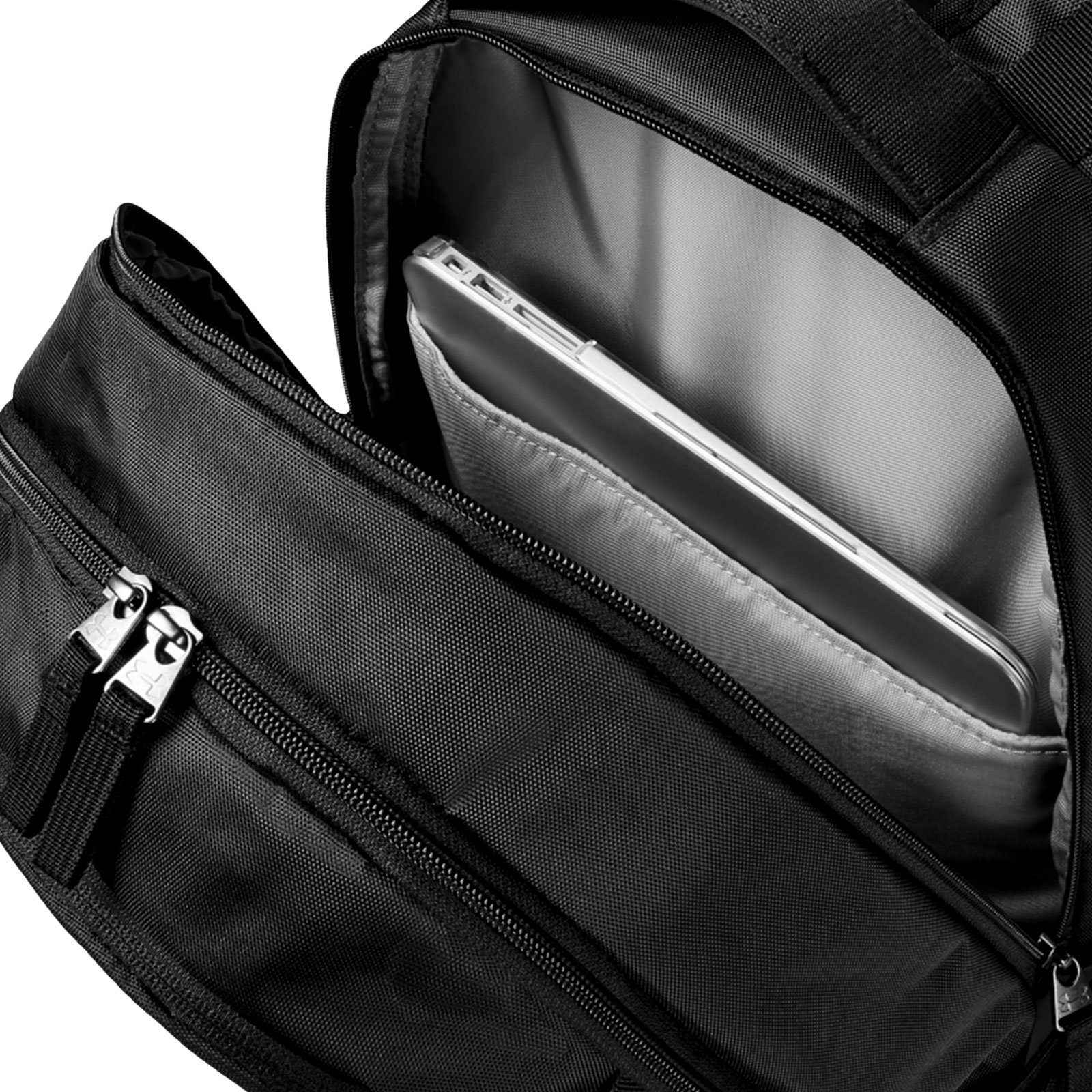 Armour® black Hustle Tagesrucksack 001 aus Under Material / 5.0, UA wasserabweisendem silver