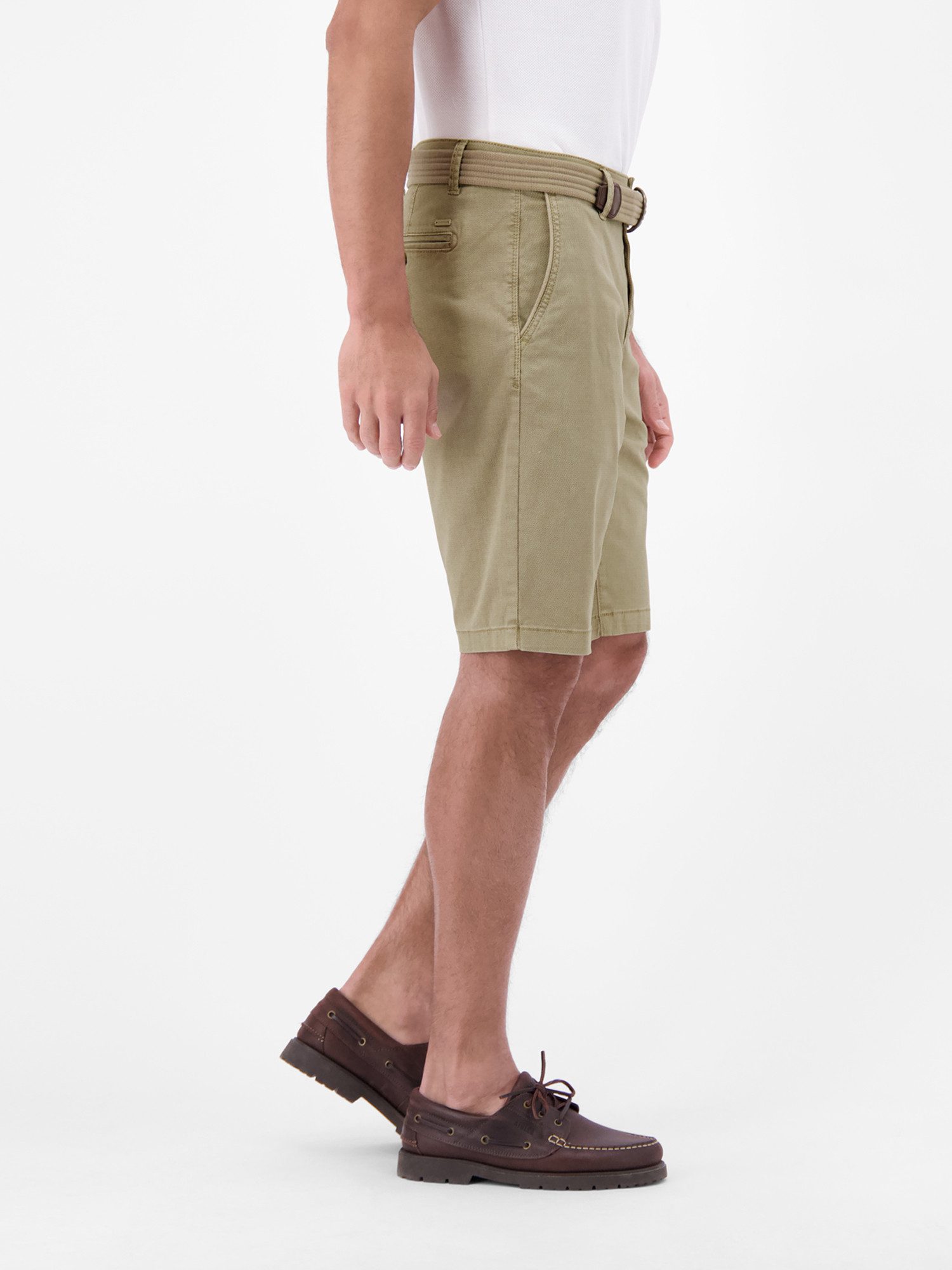 LERROS Chinoshorts Bequeme Chino-Bermuda mit Gürtel und Minimalprint Leichte Sommershorts aus 98% Baumwolle und 2% Elasthan, mit 4 Taschen