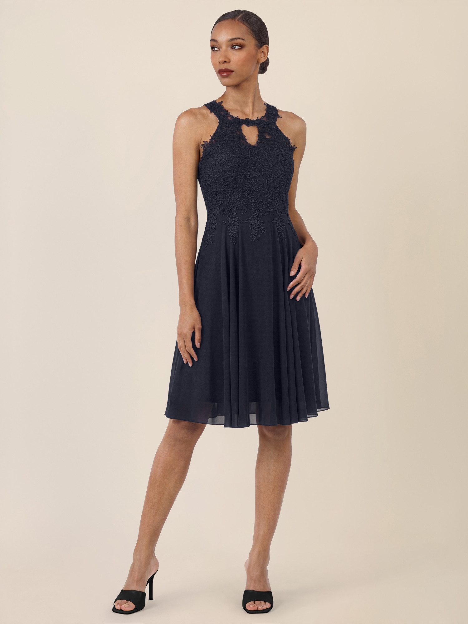 Apart Cocktailkleid mit floraler Spitzenpracht
