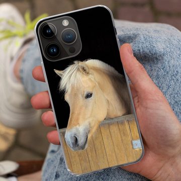 MuchoWow Handyhülle Fjordpferd in einem Holzstall, Handyhülle Telefonhülle Apple iPhone 14 Pro Max