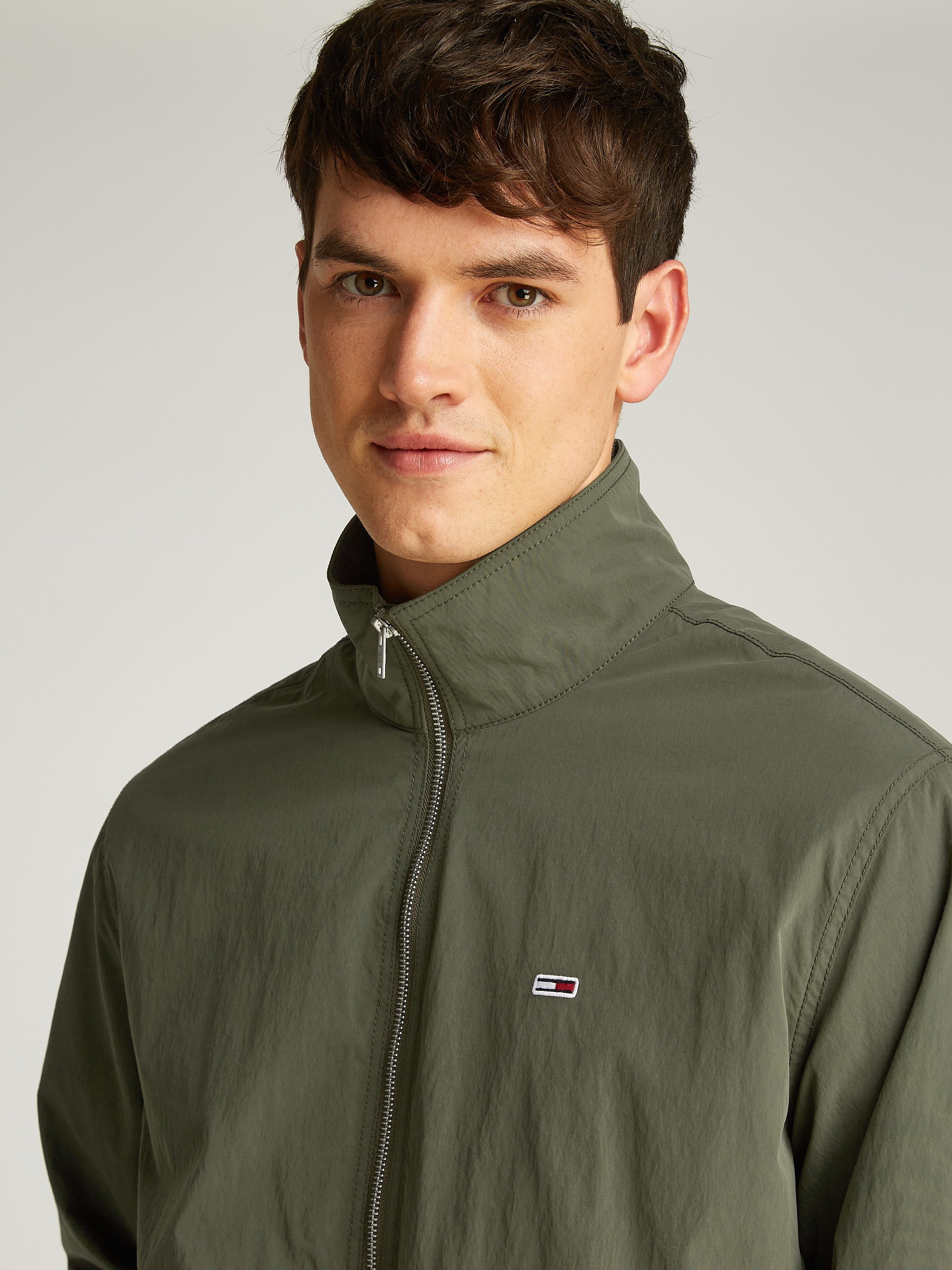 Tommy Jeans Bomberjacke TJM ESSENTIAL JACKET EXT mit Logostickerei