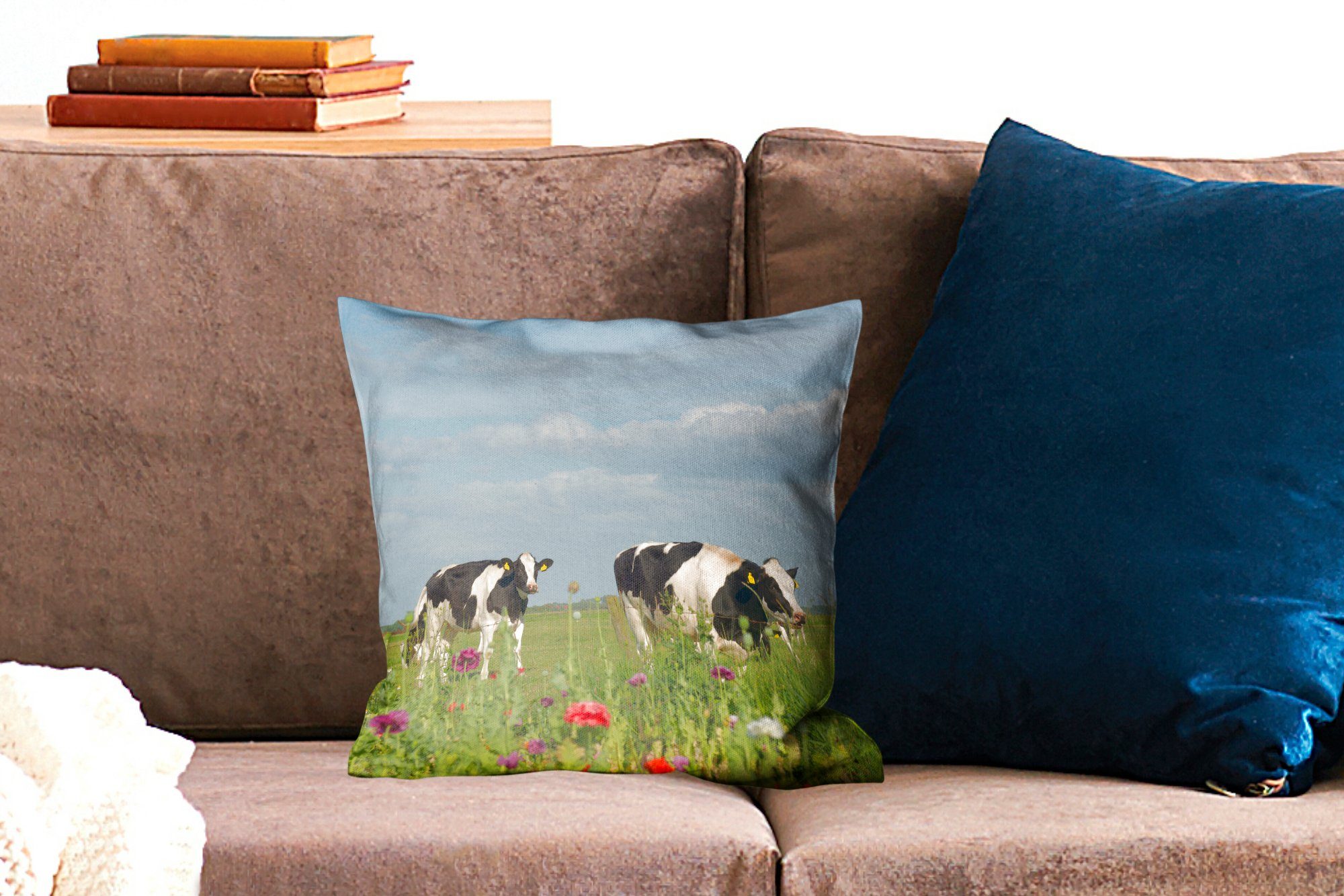 mit Schlafzimmer, MuchoWow Zierkissen - für Kuh Blumen Deko, Sofakissen Wohzimmer, Gras Füllung - - Tiere, Dekokissen