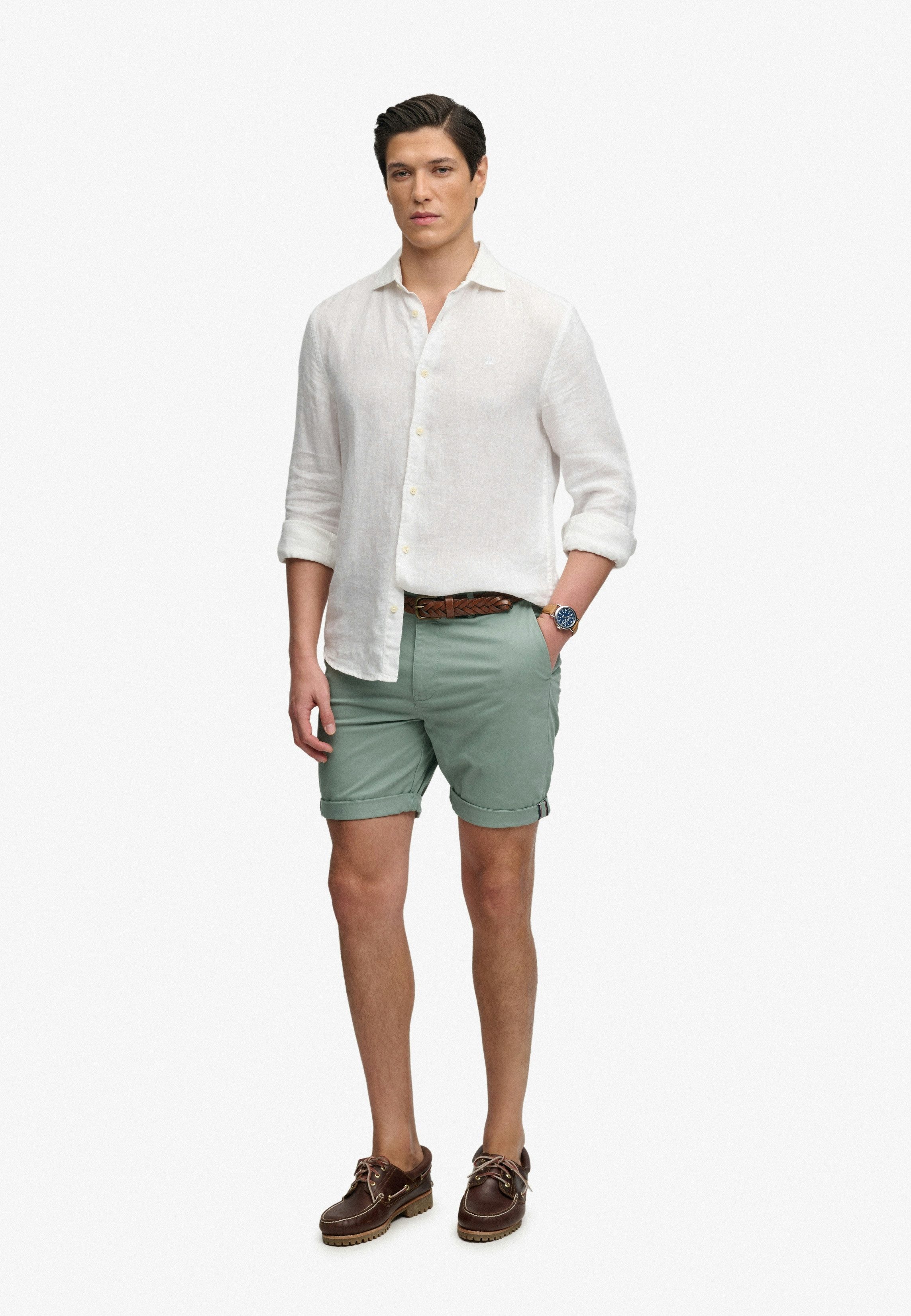 Superdry Chinoshorts PREMIUM REGULAR CHINO SHORT aus Baumwollmischung mit Elasthan, Relaxed Fit, unifarben, knielang – Bild 4 von 5