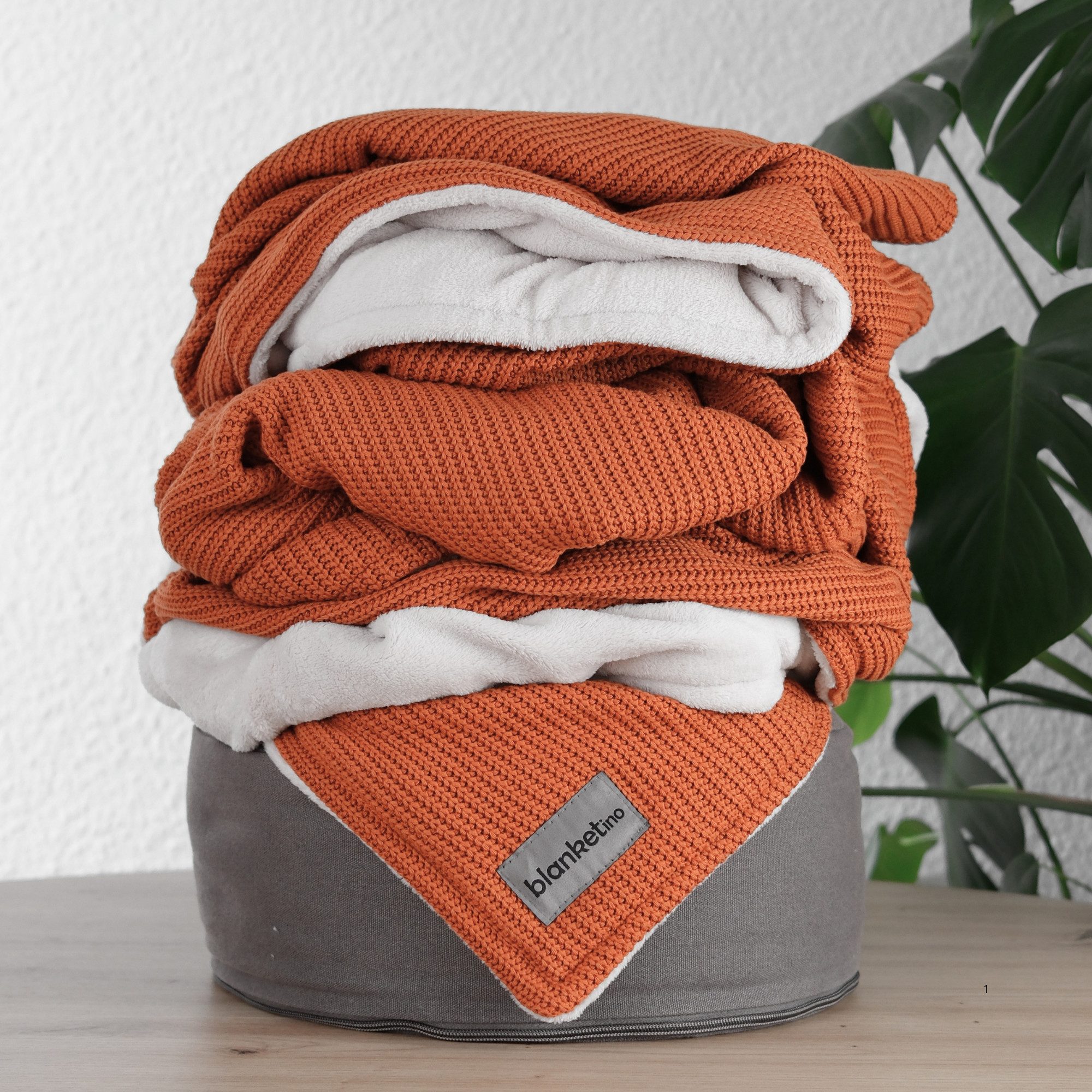 Wohndecke flauschige Kuscheldecke, wärmende Couchdecke im Strick Design, blanketino