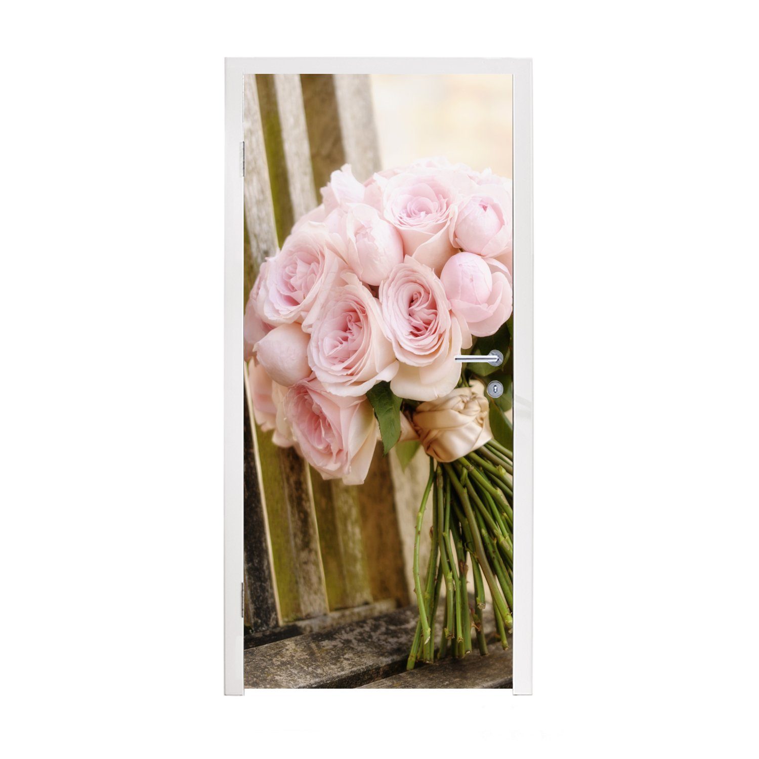 MuchoWow Türtapete Ein Blumenstrauß aus rosa Rosen auf einer Holzbank, Matt, bedruckt, (1 St), Fototapete für Tür, Türaufkleber, 75x205 cm