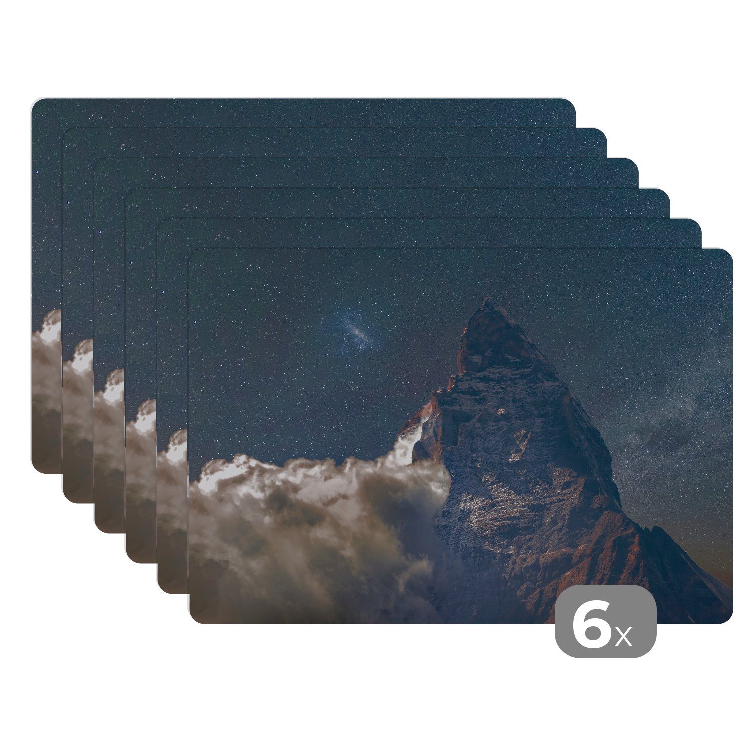 Platzset, Niedrige Wolke in der Nähe von Matterhorn unter Nachthimmel in der, MuchoWow, (6-St), Platzset, Platzdecken, Platzmatte, Tischmatten, Schmutzabweisend