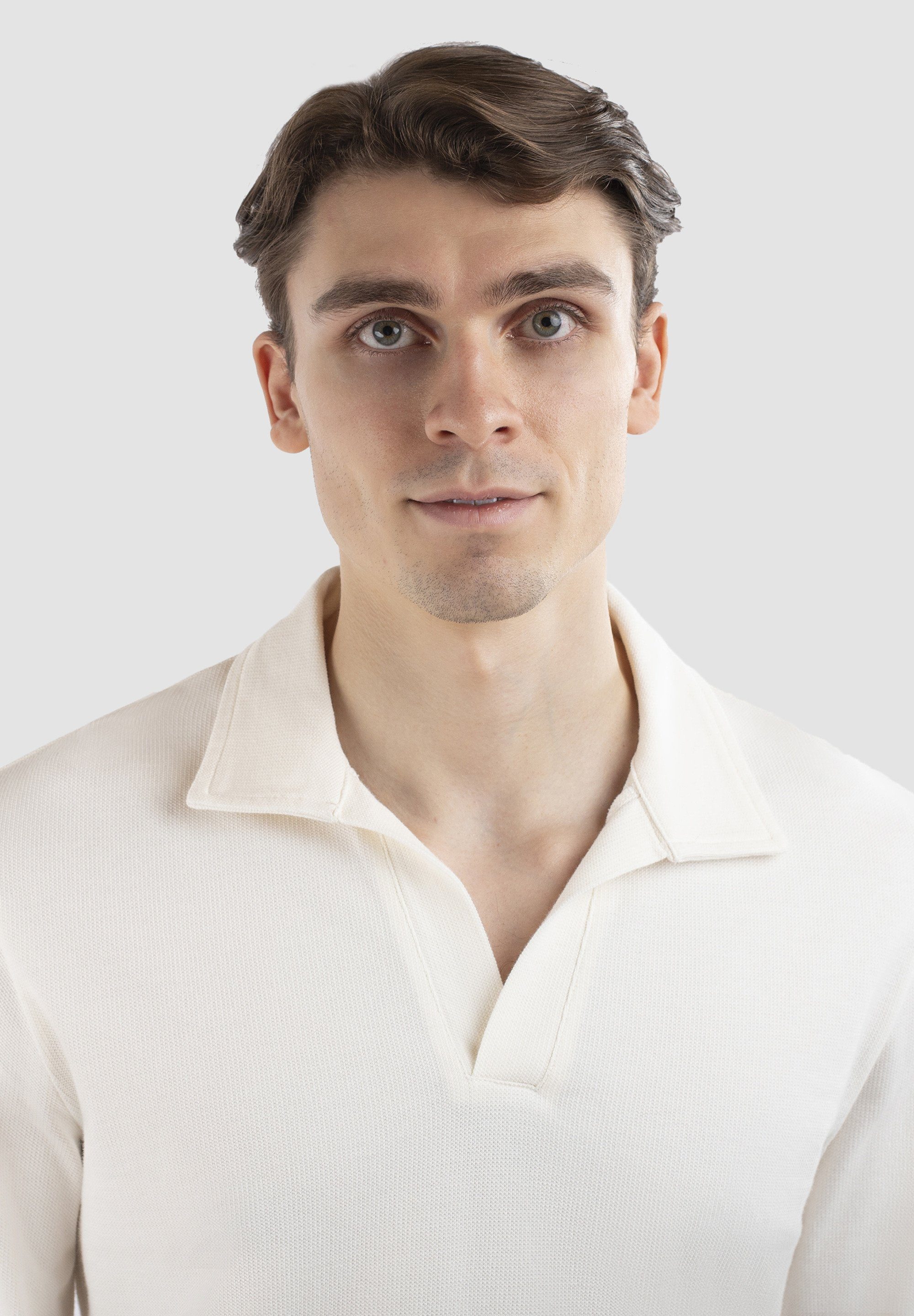 Ciszere Poloshirt Nelson collar. Polo off-white shirt with open