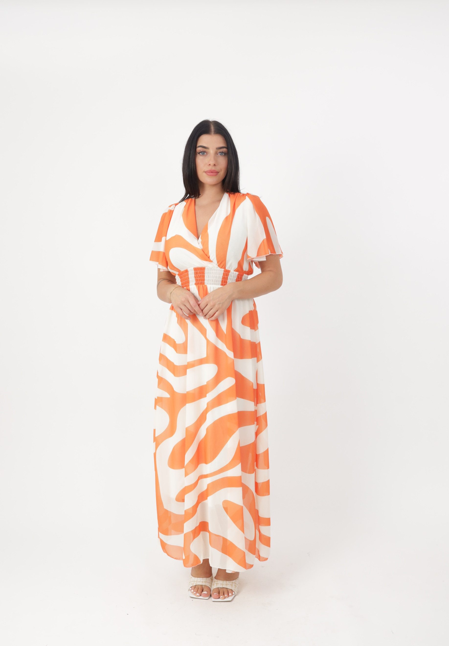 Elara Maxikleid — Sommerkleid Wickeloptik mit grafischem Muster und Smoktaille – Bild 2 von 5