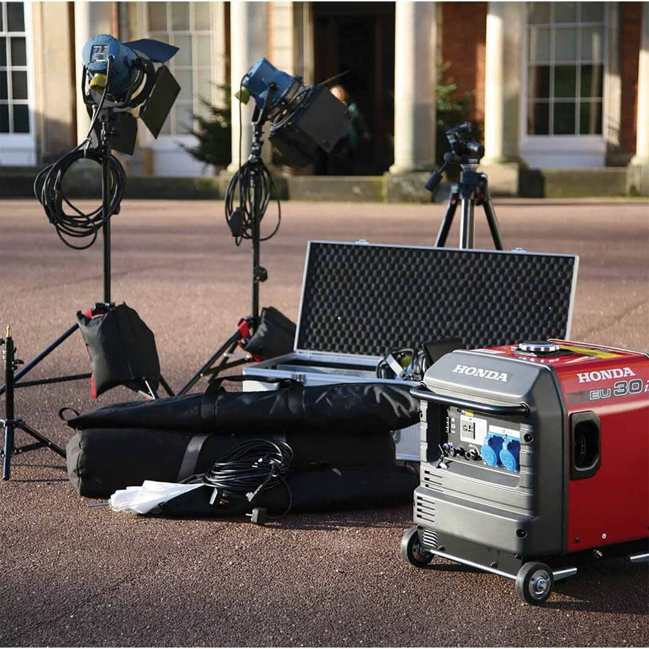 Honda Stromgenerator Honda EU 30is Inverter Stromerzeuger 2x Schuko, 3 in kW, (Packung, 3-tlg., Umfangreiches Zubehör im Lieferumfang enthalten), ÖkoschaltungTM