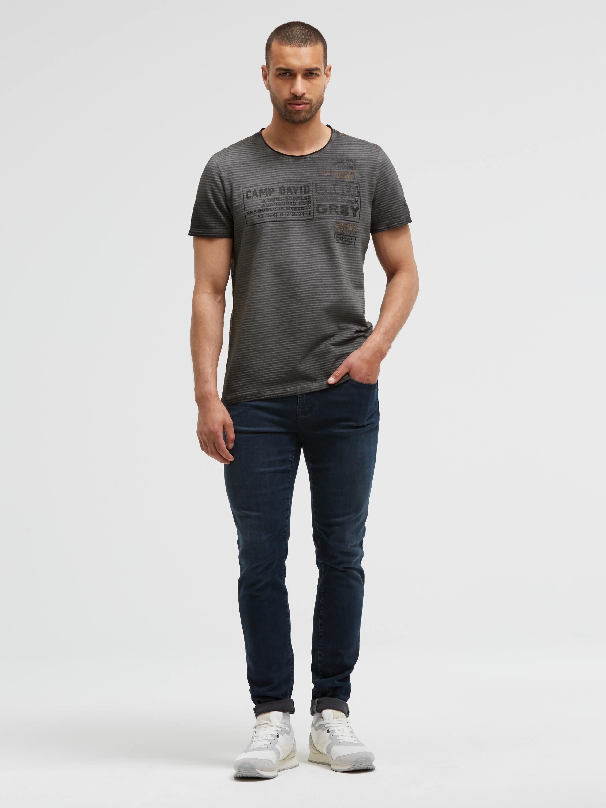 CAMP DAVID Rundhalsshirt mit offener Kante am Ausschnitt
