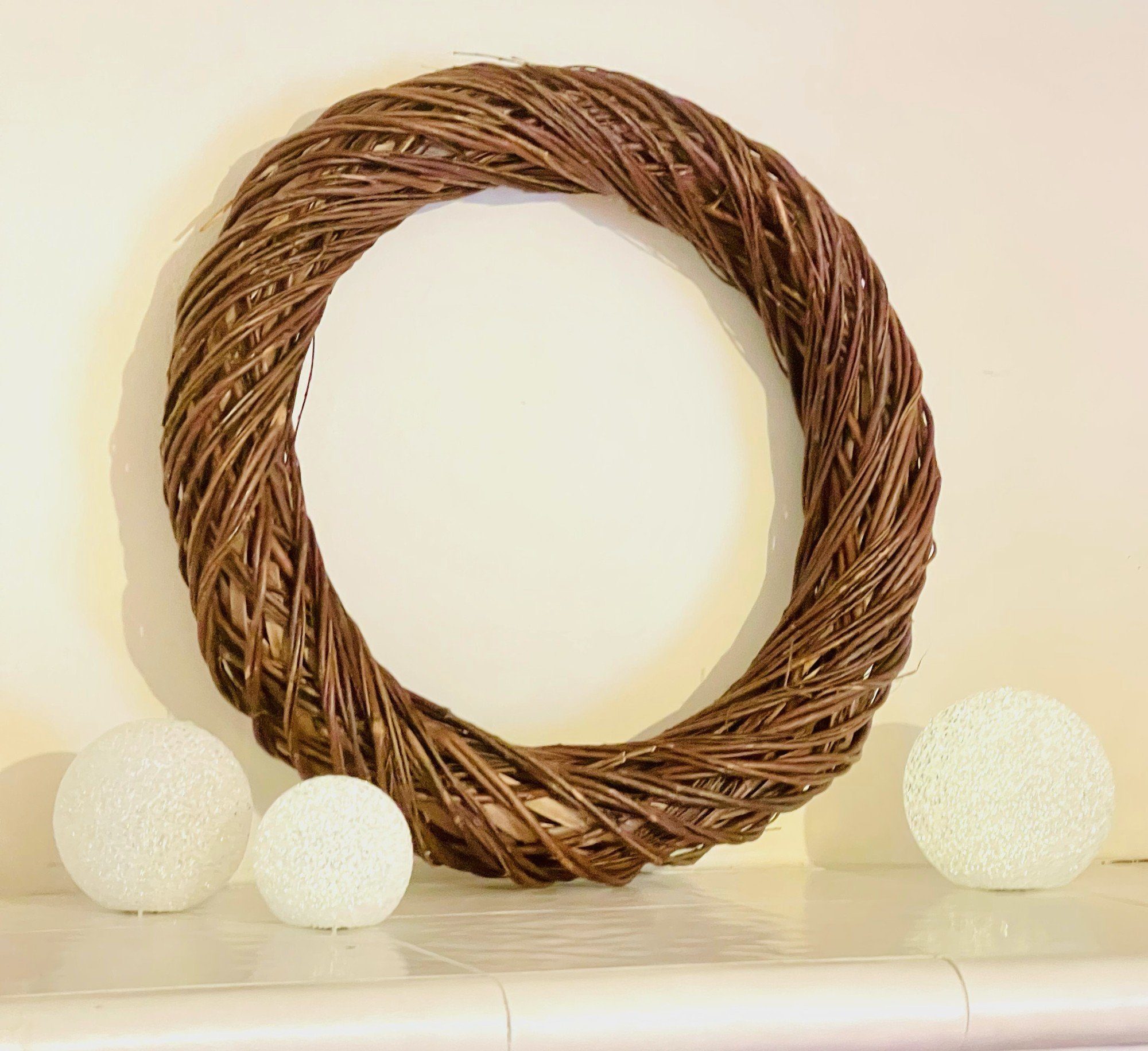 Dekoleidenschaft Dekokranz aus Reisig, Ø 47 cm, braun, großer Reisigkranz, Naturkranz, Türkranz, Wandkranz, Fensterkranz, Tischkranz, Kranz für Drinnen und Draußen