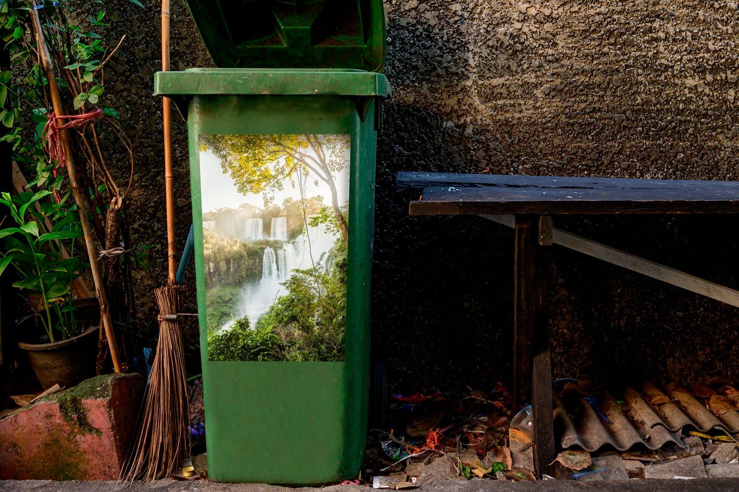 Iguazú-Nationalparks St), beleuchteten Mülleimer-aufkleber, Sticker, Wasserfälle Abfalbehälter (1 Büschen den Container, des hinter Wandsticker MuchoWow Mülltonne,