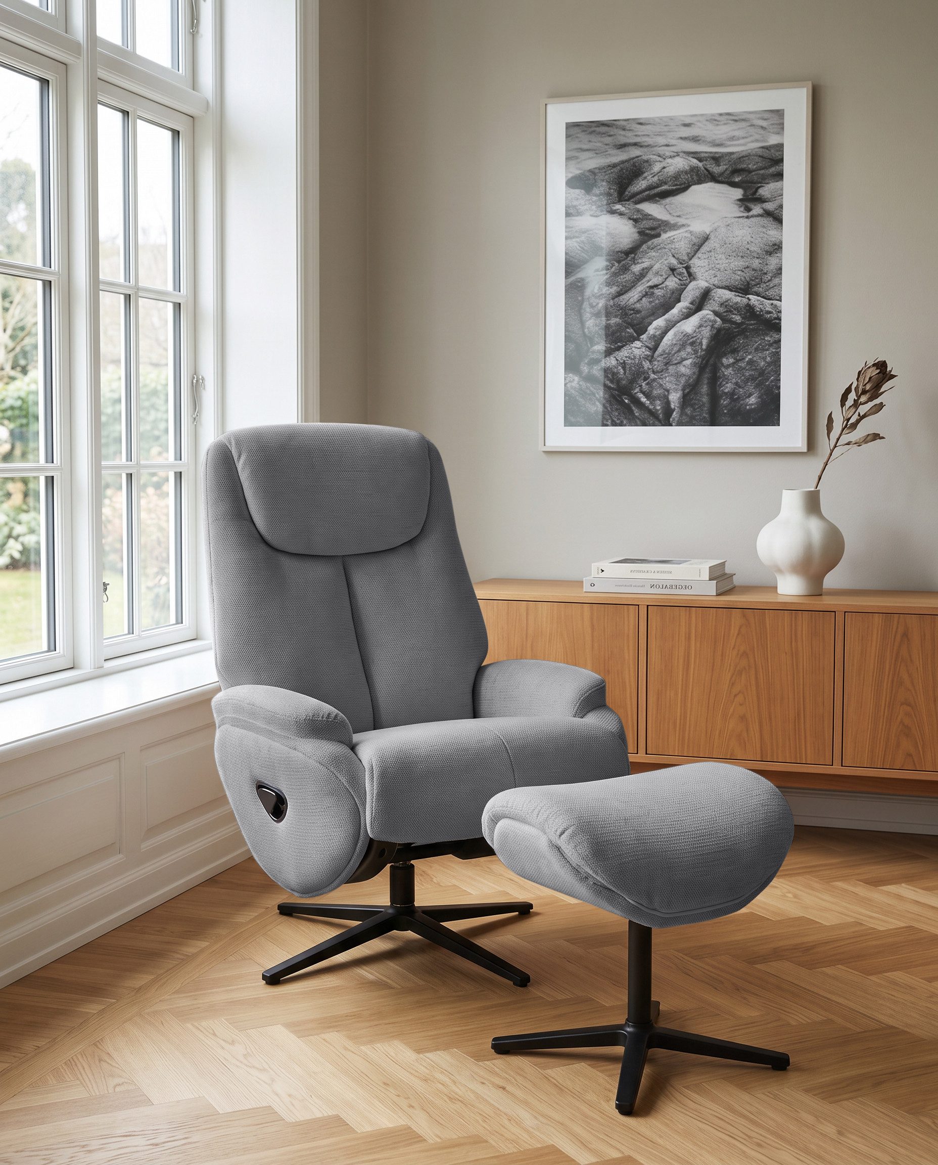 Skandinavische Sessel mit Hocker online kaufen