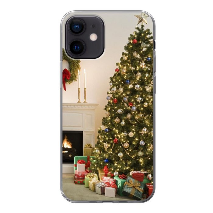 MuchoWow Handyhülle Ein Weihnachtsbaum mit Geschenken neben einem Kamin Handyhülle Apple iPhone 12 Smartphone-Bumper Print Handy