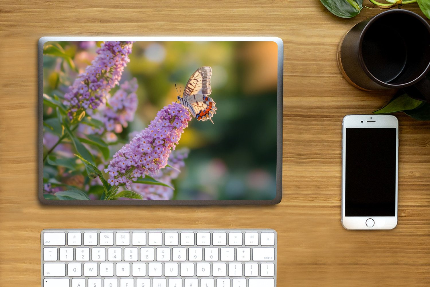 MuchoWow Laptop-Aufkleber Verschnörkelt - Schmetterling - Lila - Blumen, (1tlg), Laptop Folien Cover, Aufkleber, Sticker, Schutz vor Kratzern, 30x21 cm