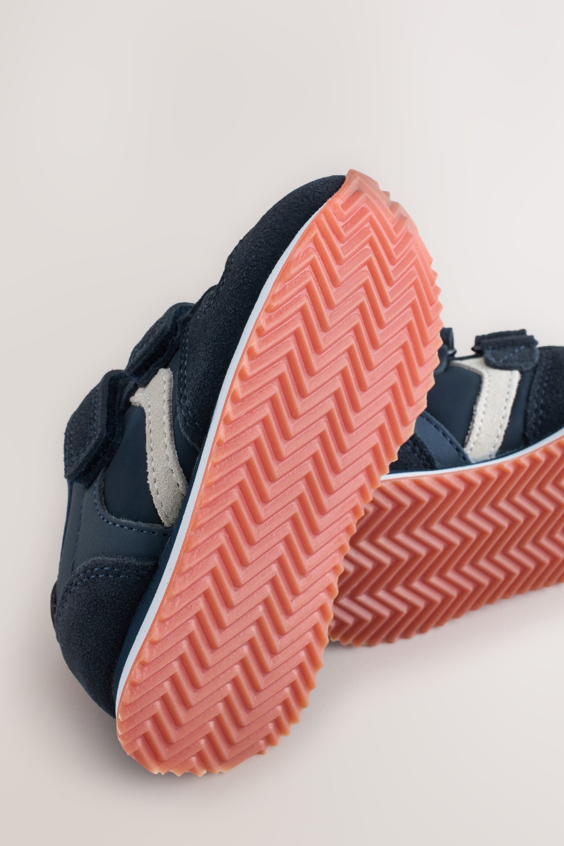 Next Sneaker mit zwei Klettverschluss, weite Passform Sneaker (1-tlg)
