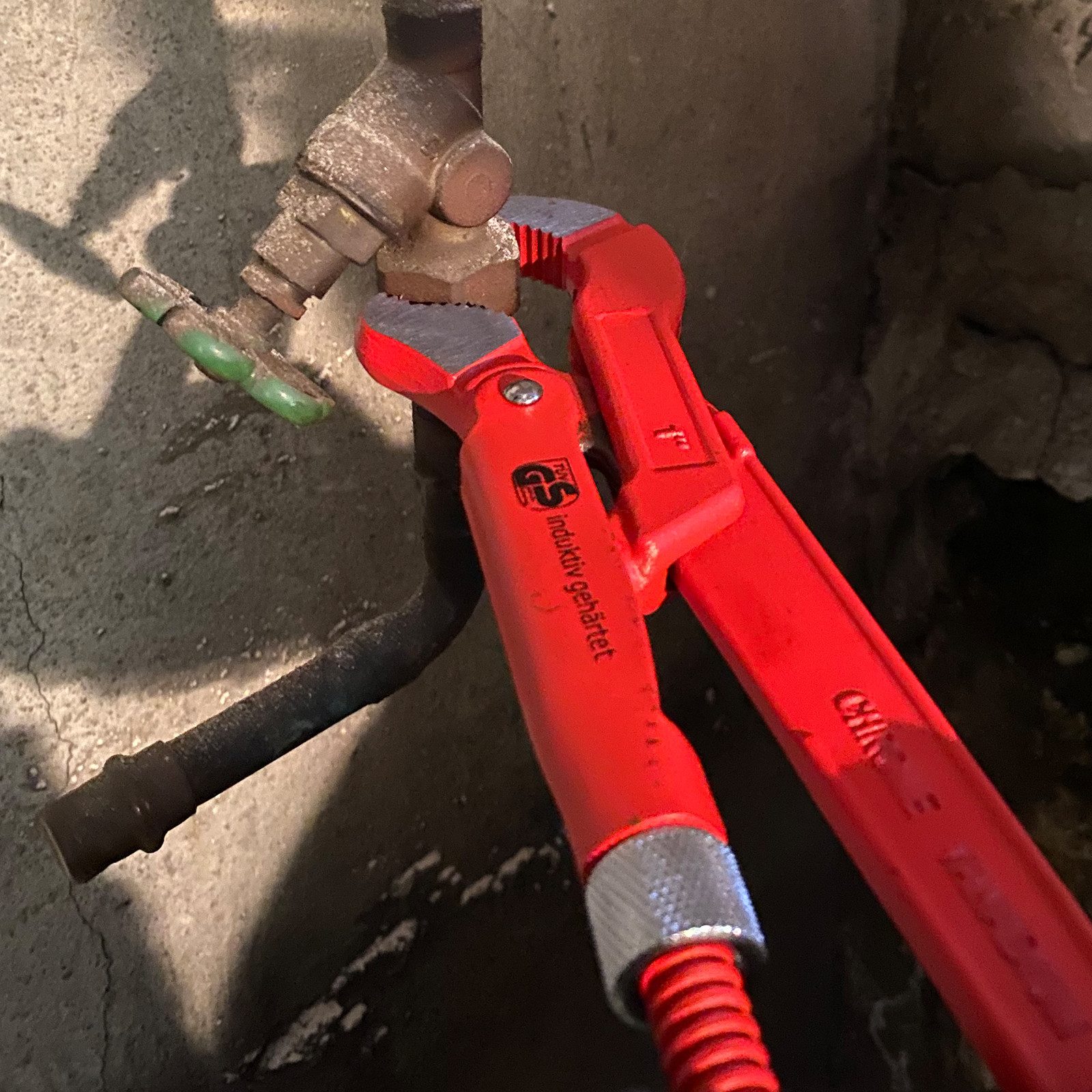 CF-Technik Rohrzange Rohrzange, Eckrohrzange 45° S-Maul 1 - 3 Zoll, Größe nach Wahl