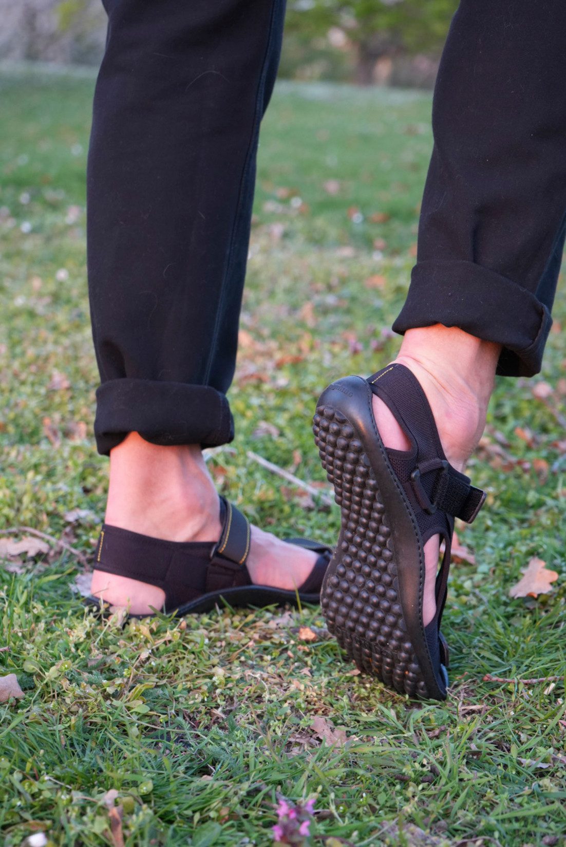 Leguano ATTREKKTIVE Barfußschuh, Sommerschuh, Sandale, mit praktischen Klettverschlüssen