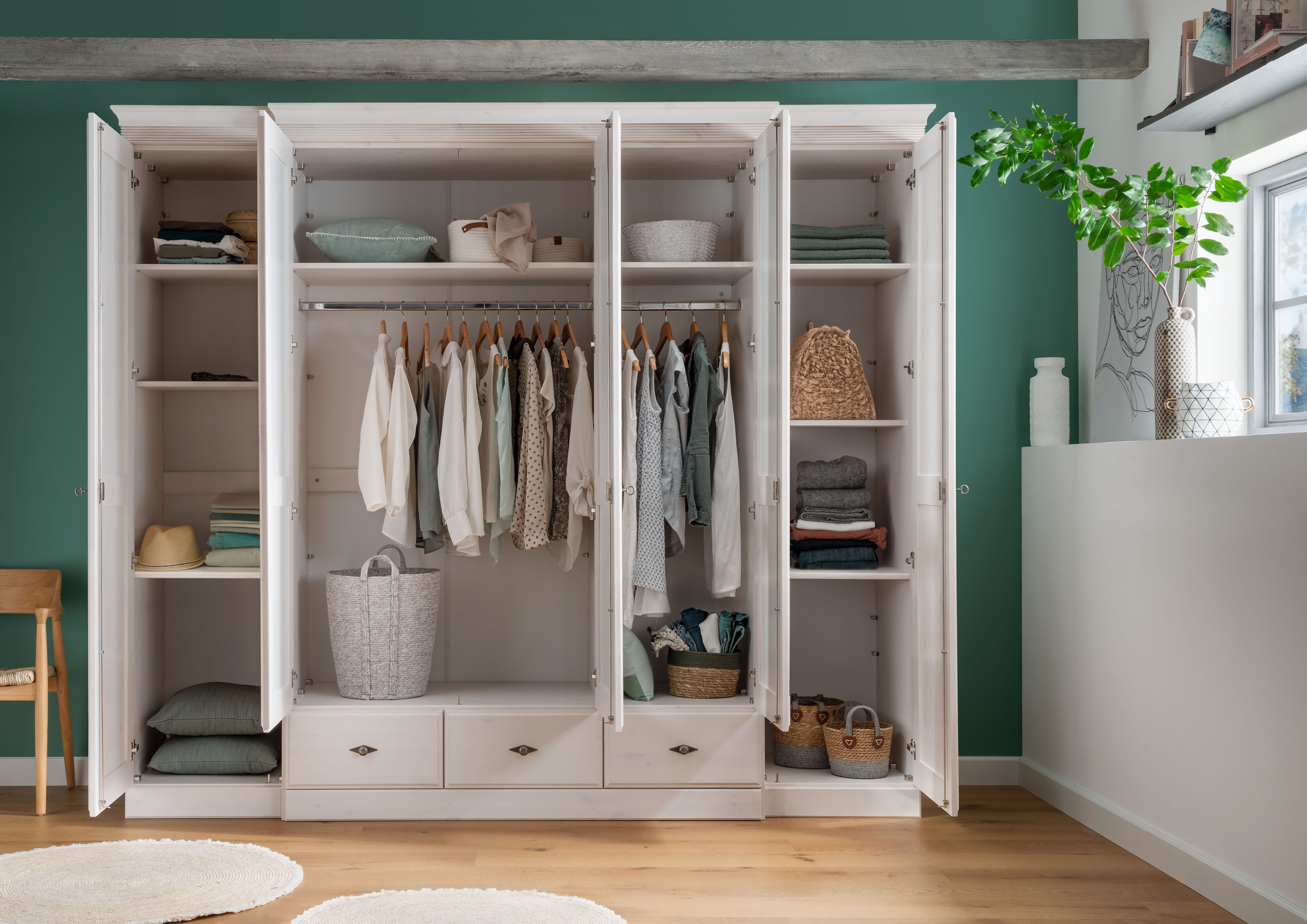 Woodroom Kleiderschrank Esch Kiefer massiv weiß günstig online kaufen