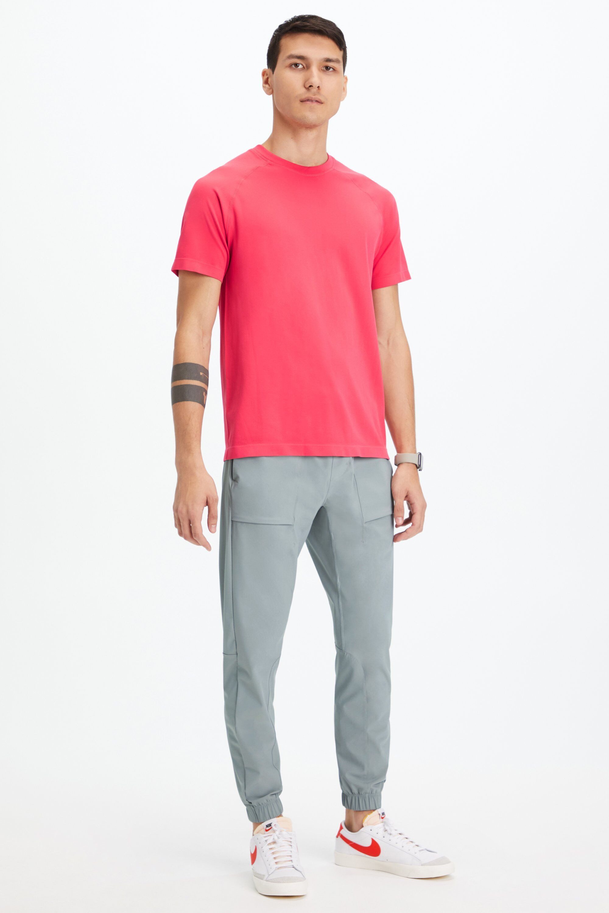 Fabletics Trainingshose The One Jogger (1-tlg) aus Performance-Stoff und mit Reißverschlusstaschen