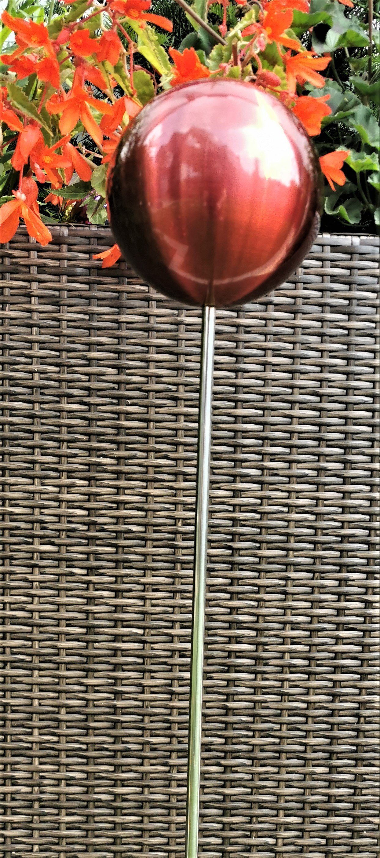 Jürgen Bocker Garten-Ambiente Gartenstecker Rosenkugel Edelstahl rot matt gebürstet verschiedenen Größen Dekokugel Kugel mit Stab 80 cm Gartenstecker Rosenstecker Beetstecker Dekostecker