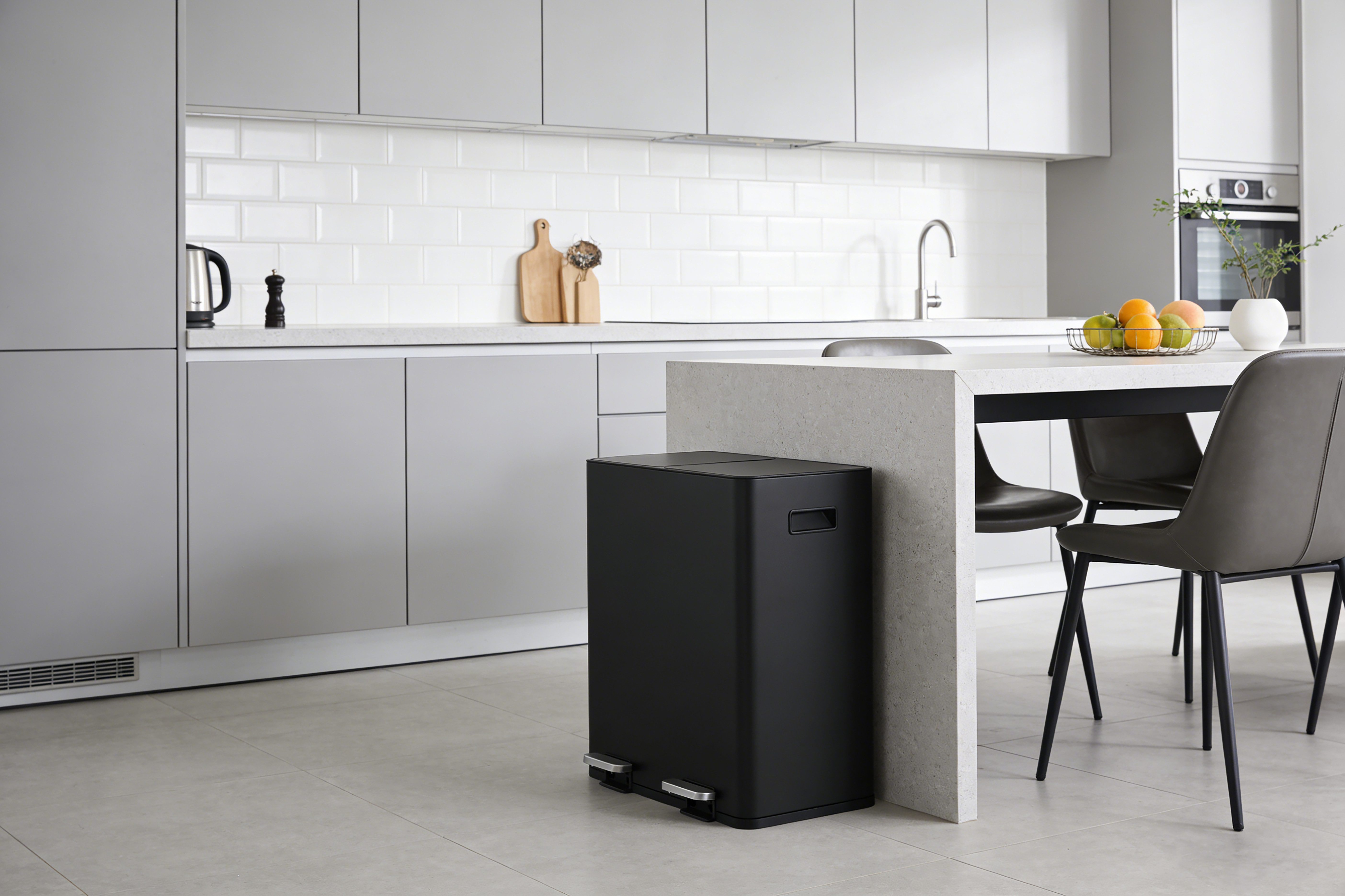 OTTO home Mülleimer Garrin, Soft Close, m. 2 Fächern, Fassungsvermögen 2x15 L bzw. 2x30 L, Mülltrennsystem mit 2 separaten Innenbehältern und Fußtrittpedalen