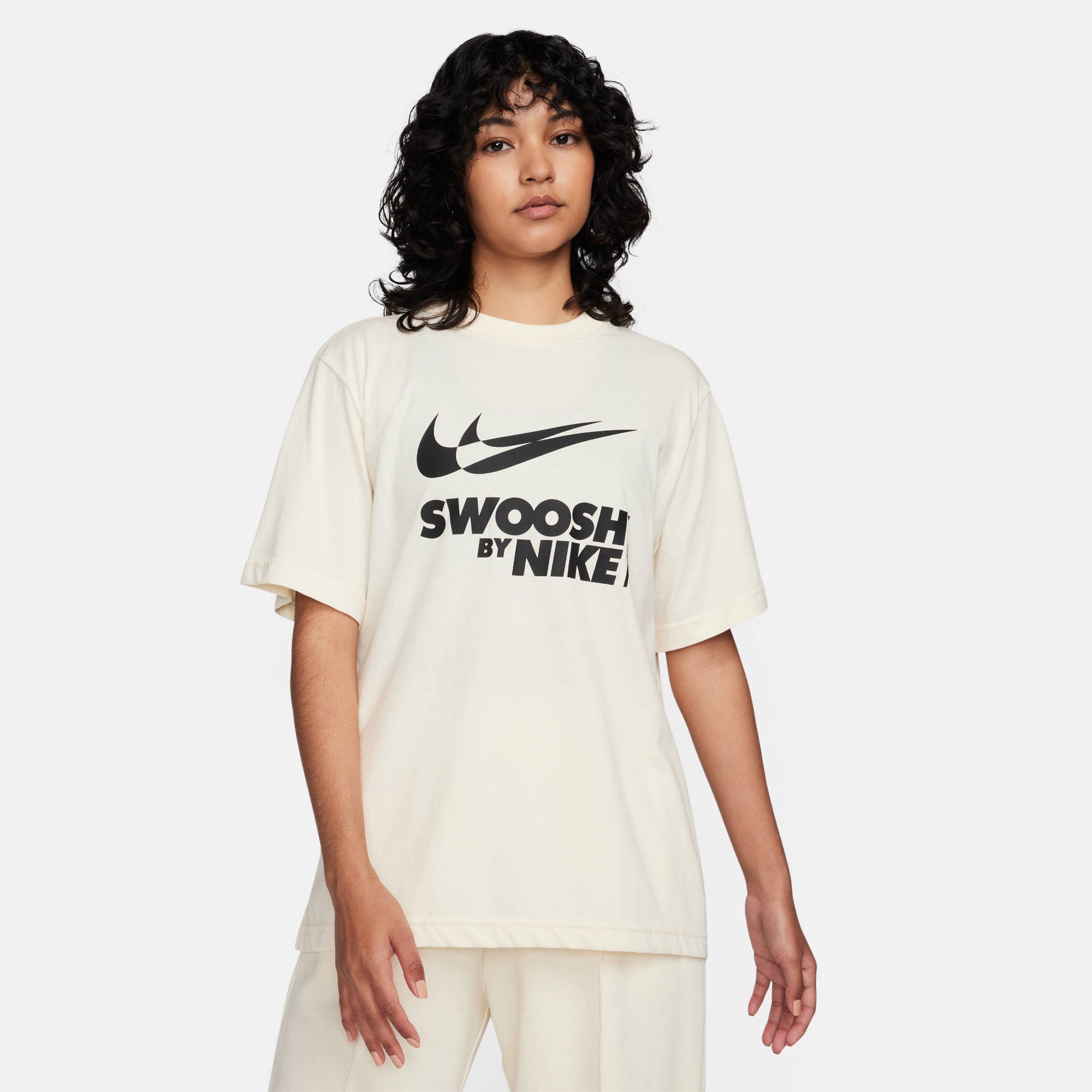 Nike T-Shirt W NSW TEE BF GLS COCONUT MILK/BLACK günstig online kaufen