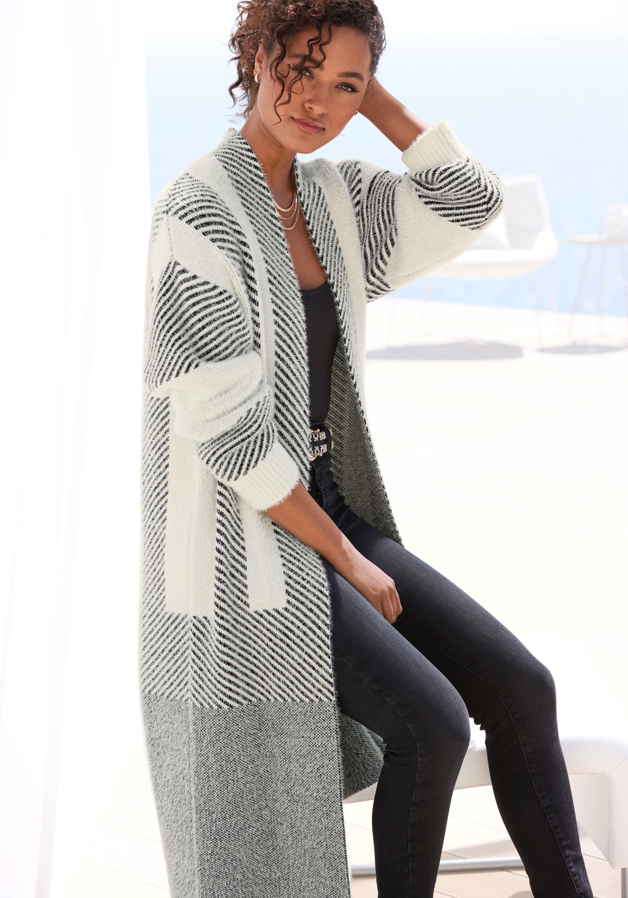 LASCANA Longstrickjacke aus flauschigem Strick, Cardigan mit langen Ärmeln