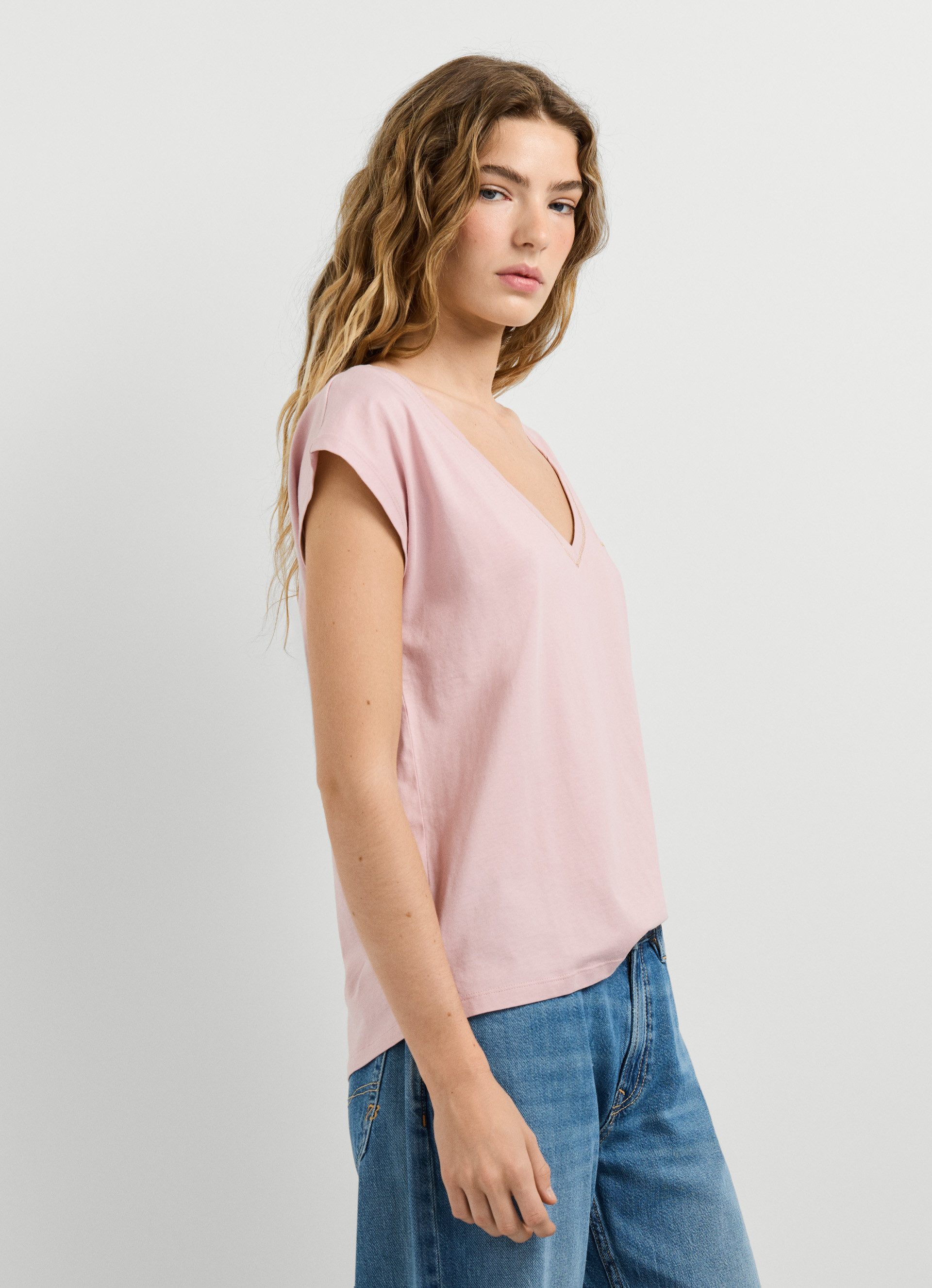 Pepe Jeans T-Shirt CLOE mit V-Ausschnitt, Logostickerei